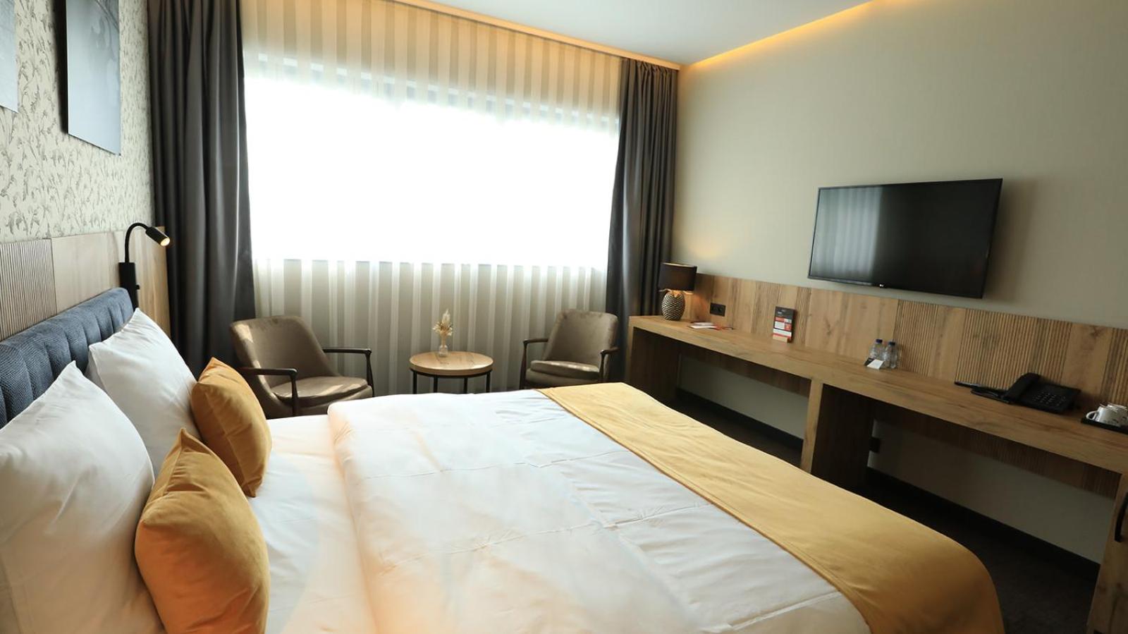 Standard King Room - Photo 4