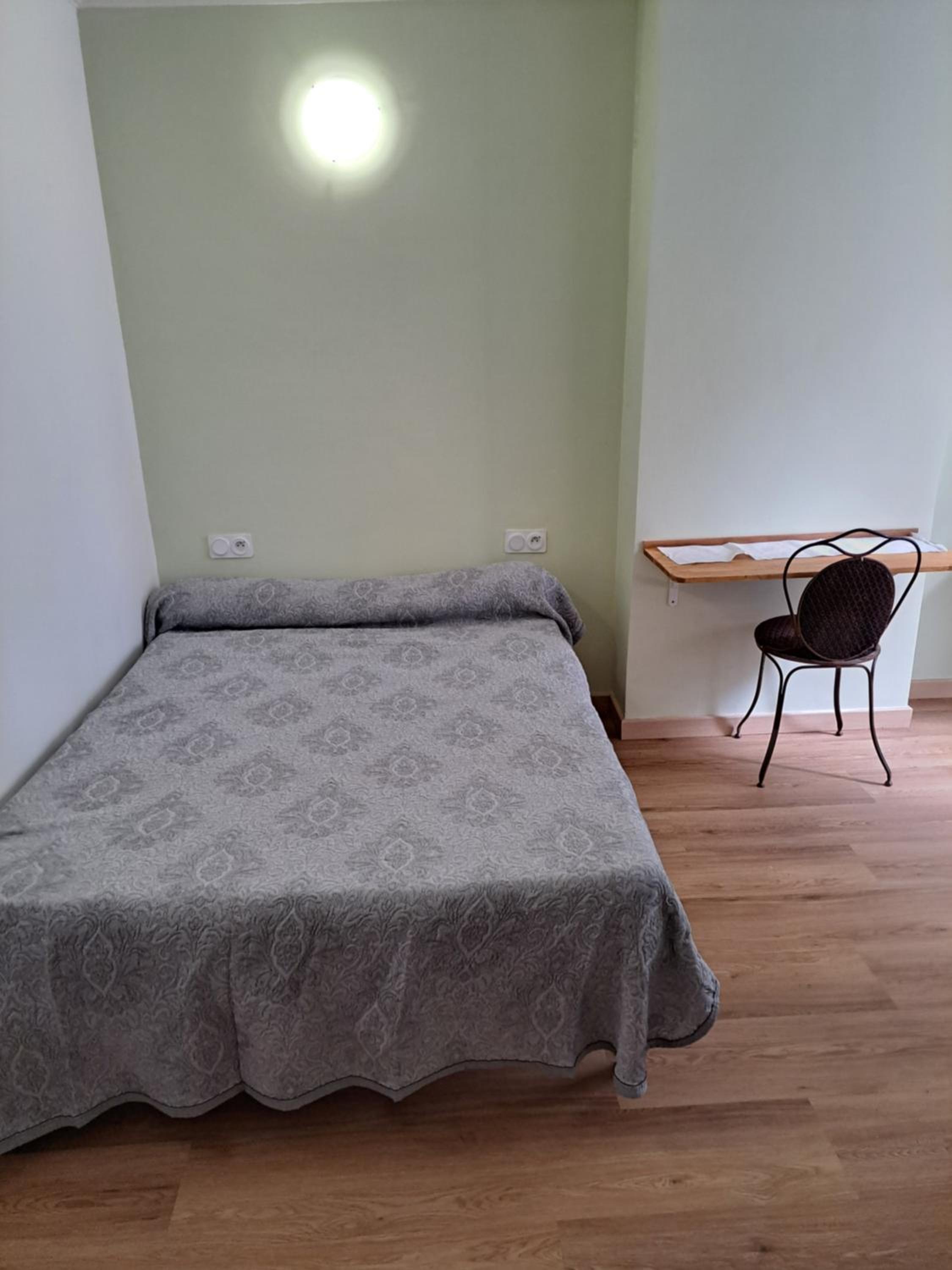 Single Room with Shared Toilet photo 2