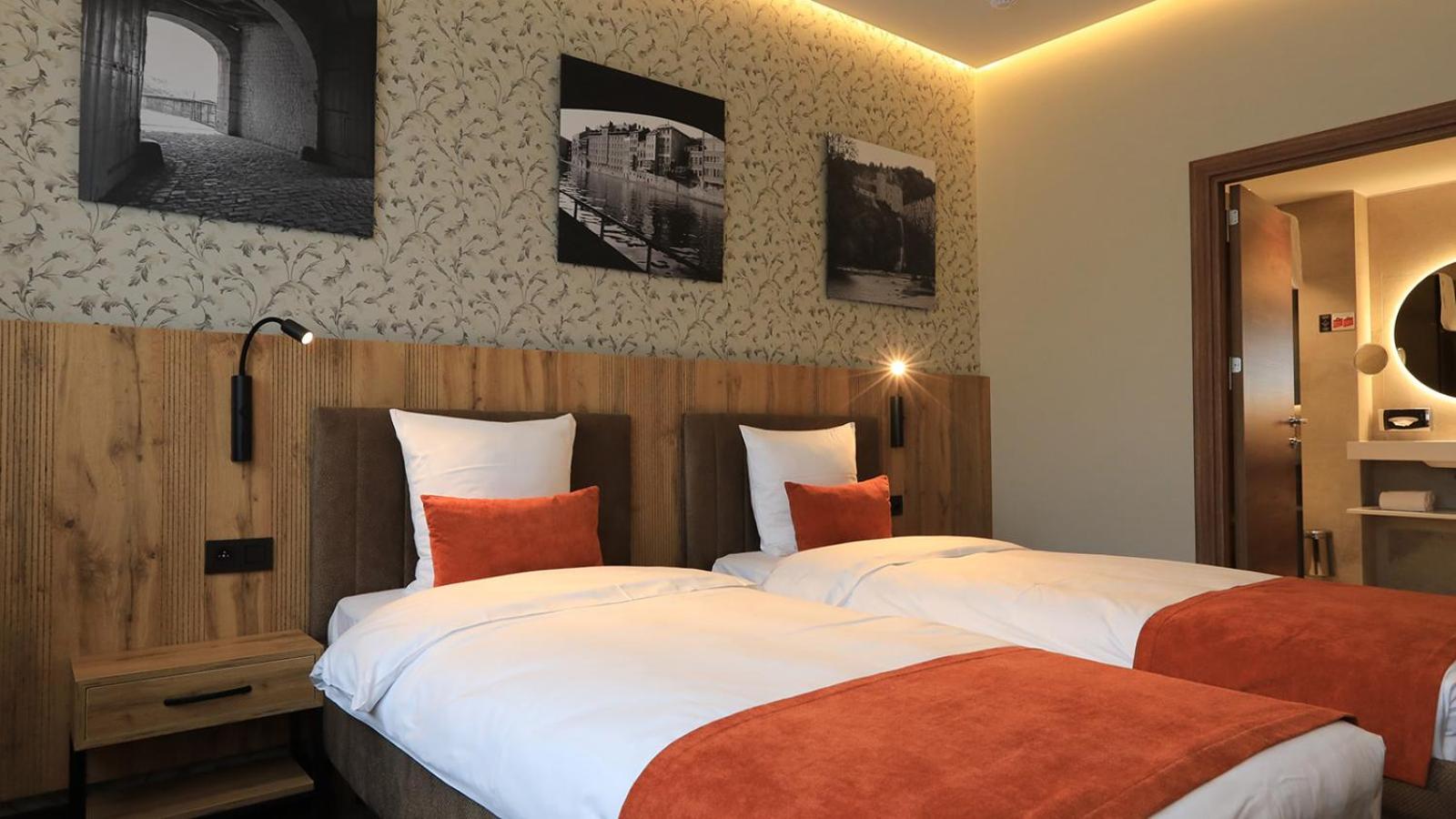 Standard Twin Room - Photo 3