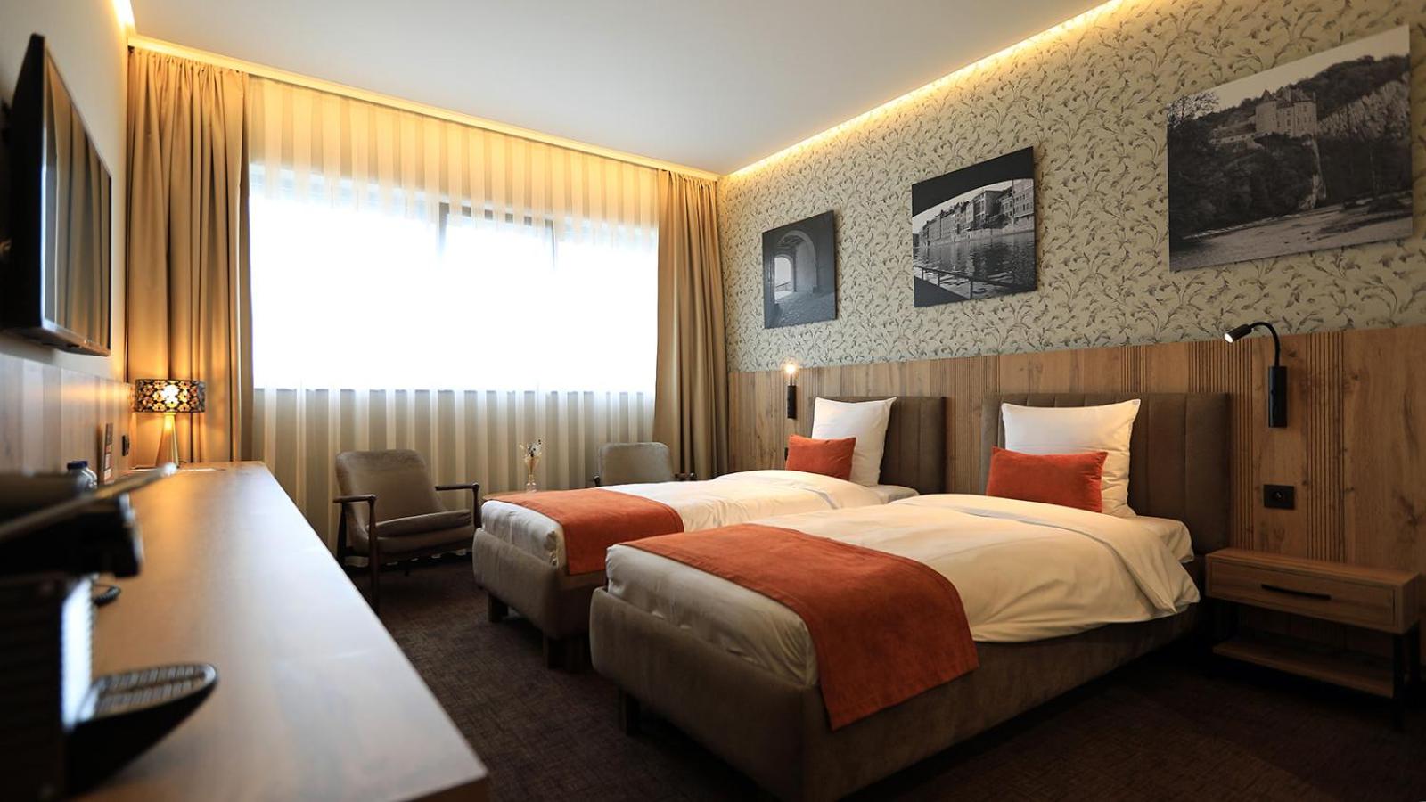 Standard Twin Room - Photo 4