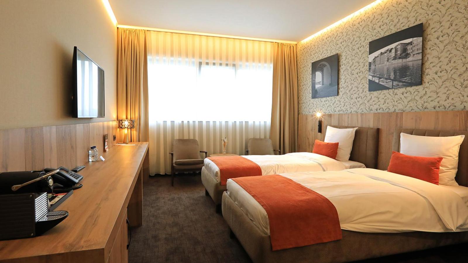 Standard Twin Room - Photo 1
