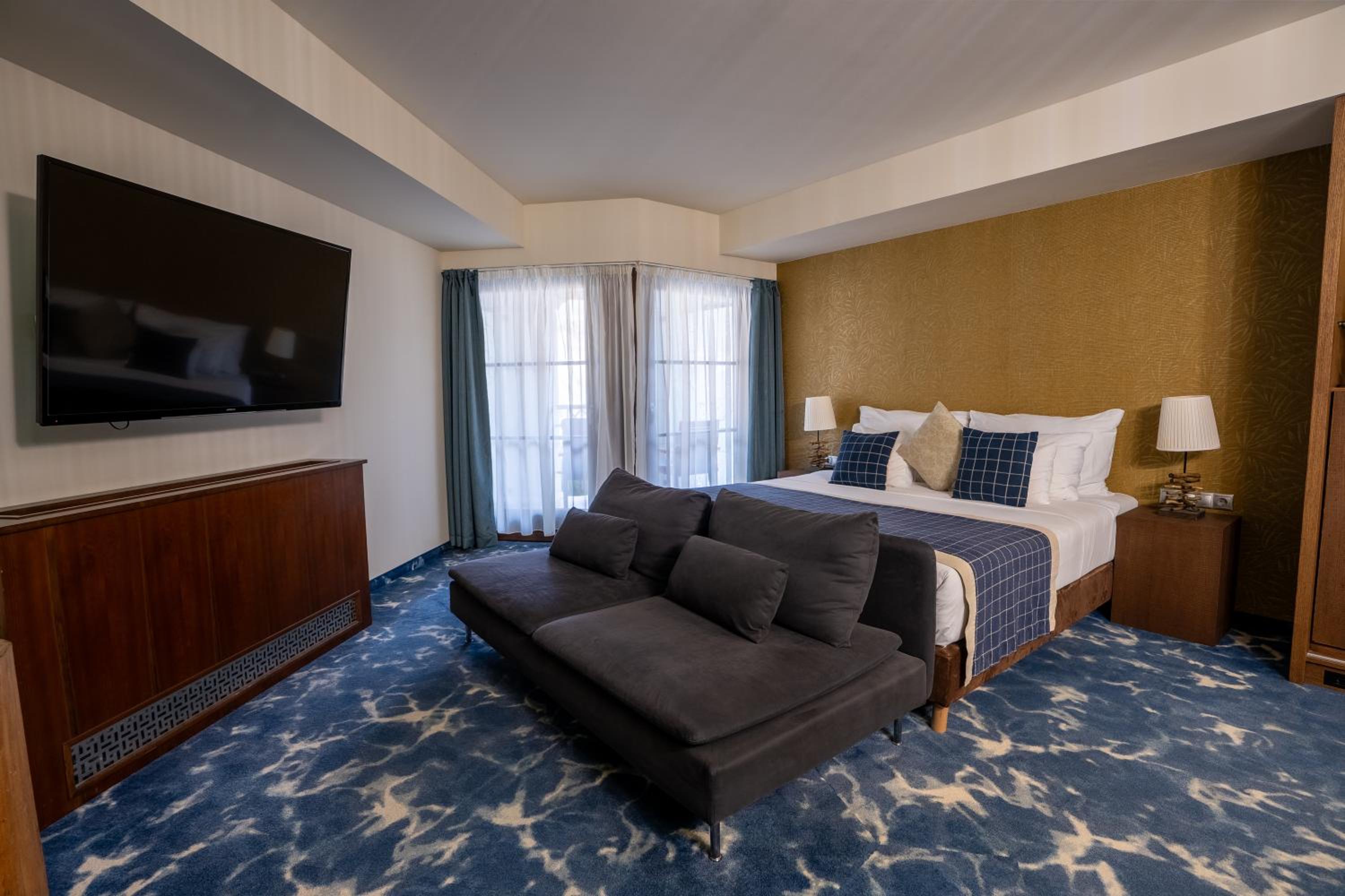 Deluxe Suite photo 2
