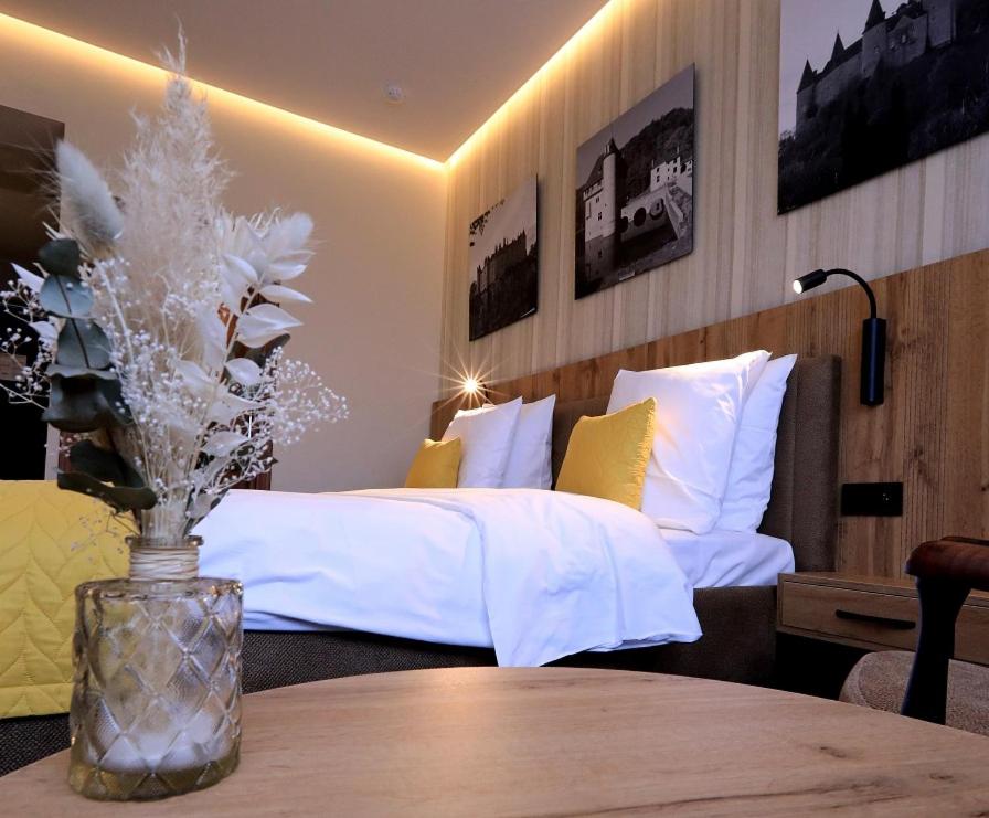 Deluxe King Room - Photo 5