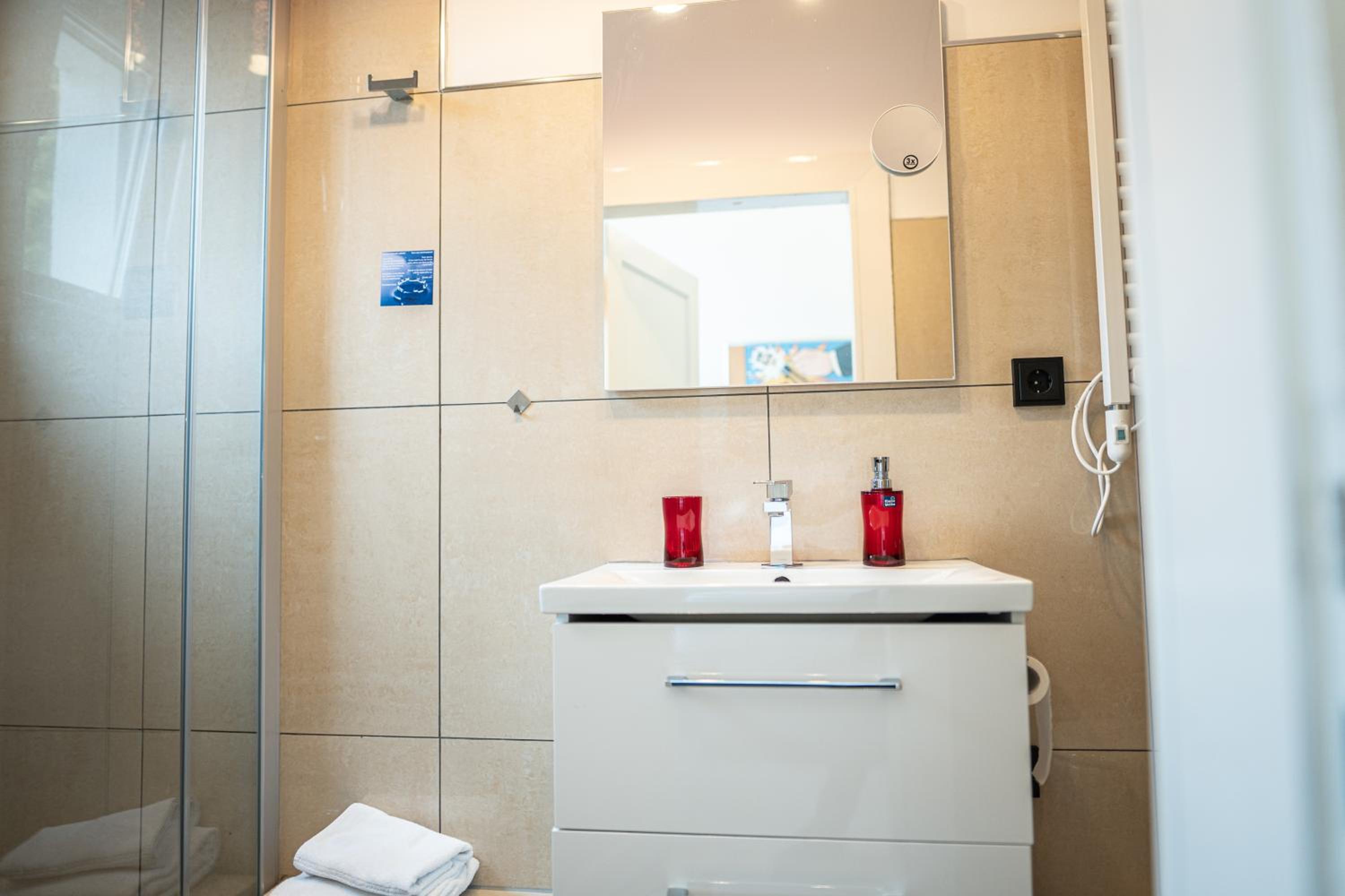 Single Room with Bathroom photo 2