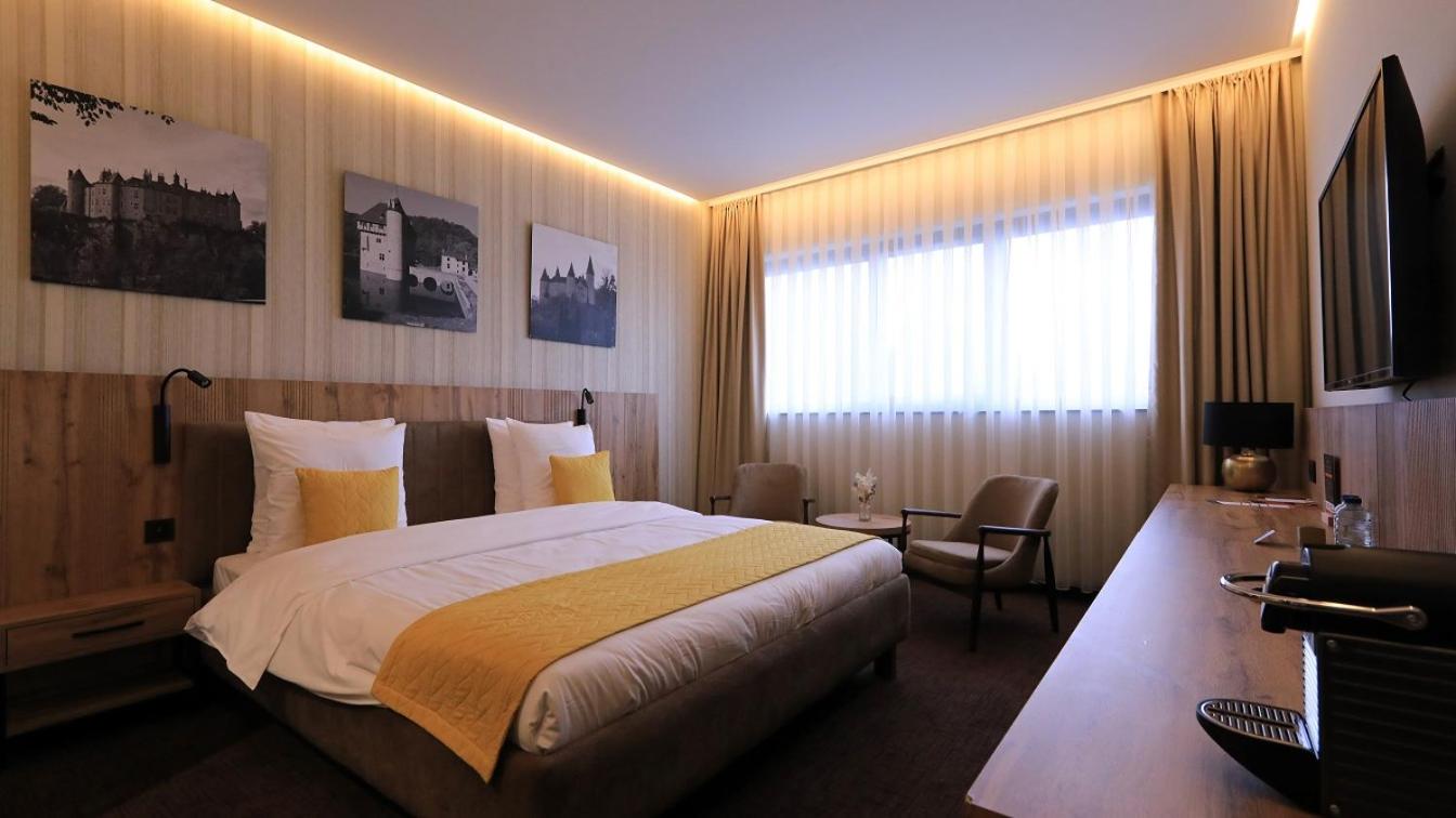 Deluxe King Room - Photo 2