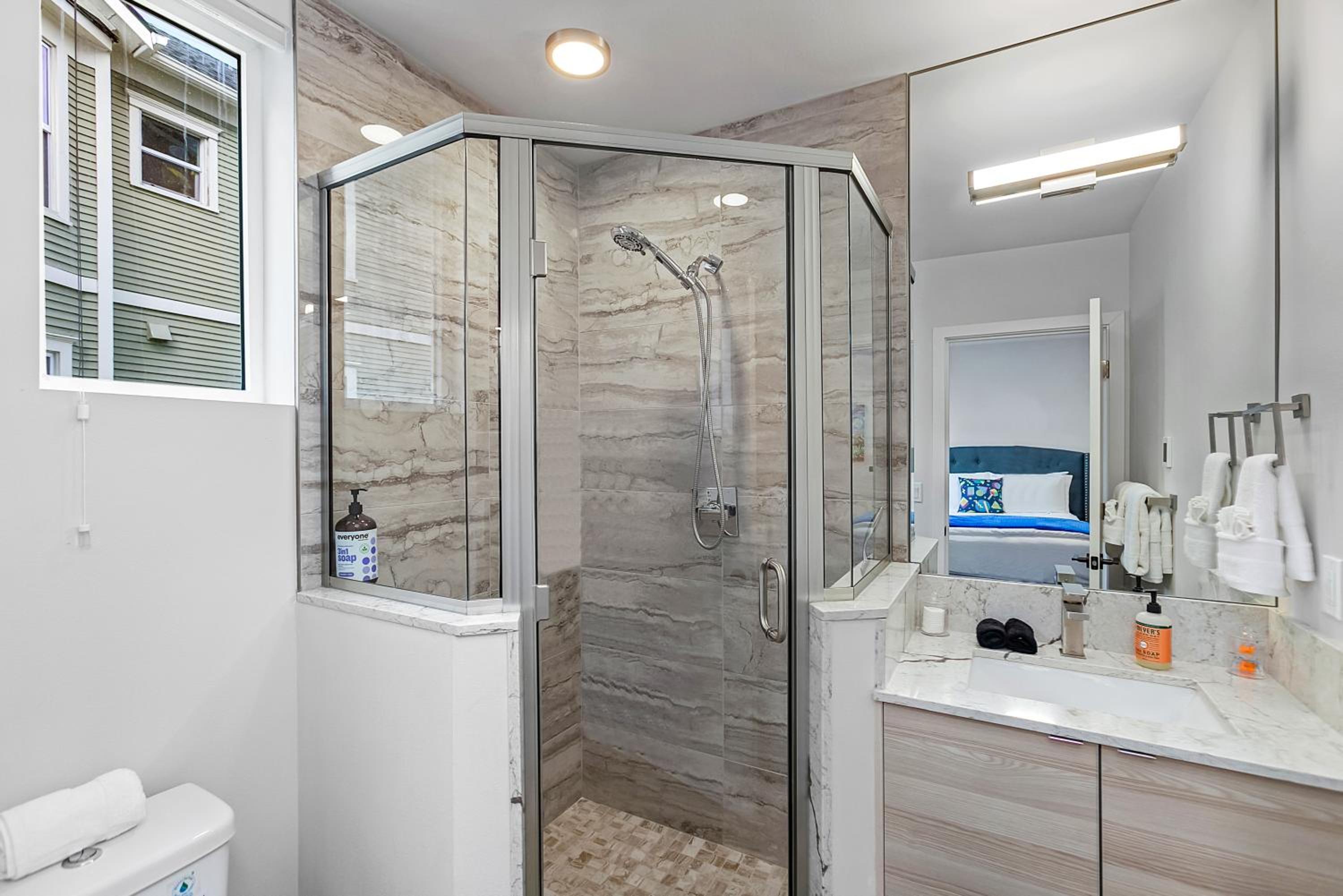 Double Room with Private Bathroom photo 3