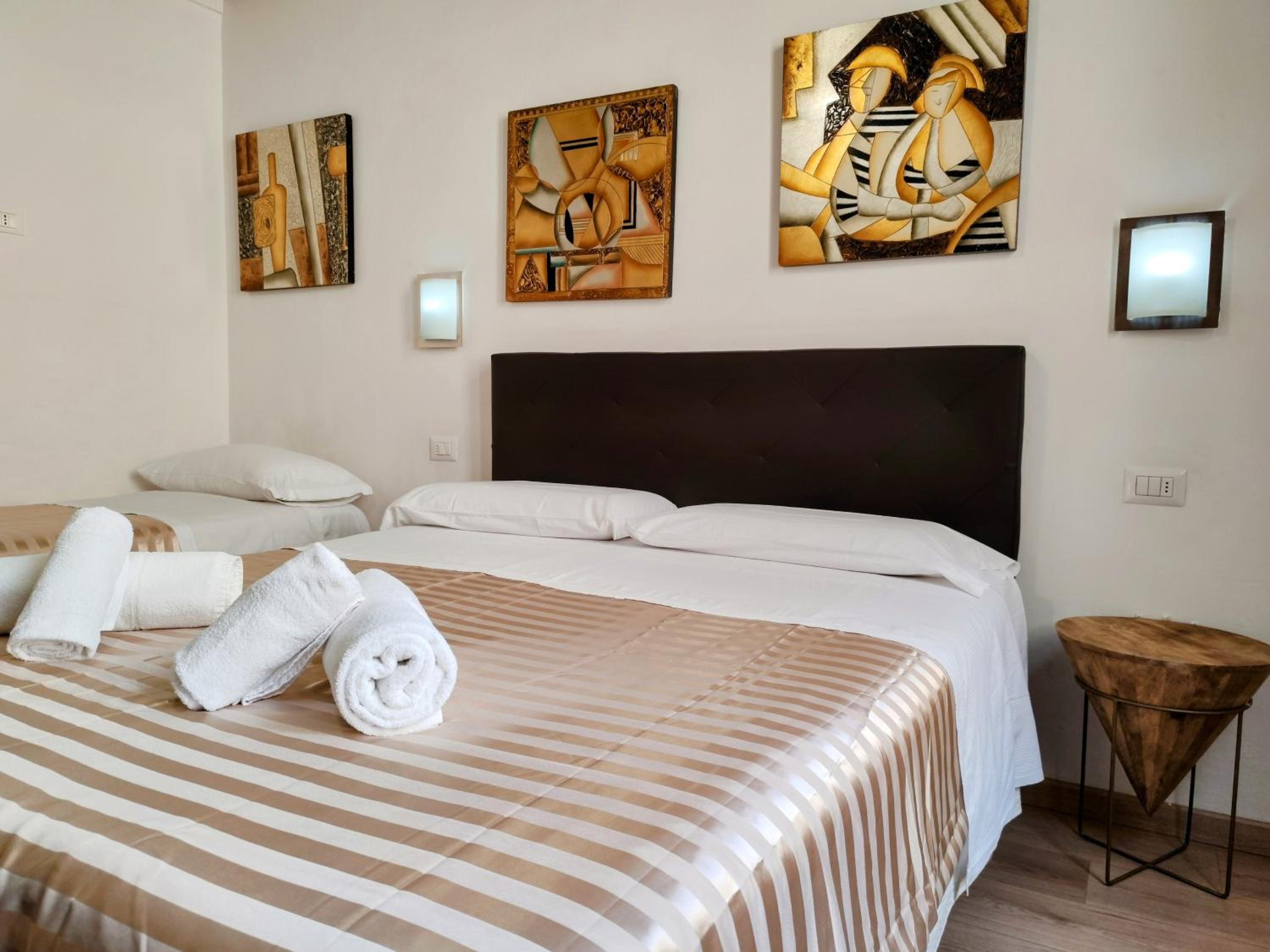 Double Room with extra bed with private bathroom photo 2