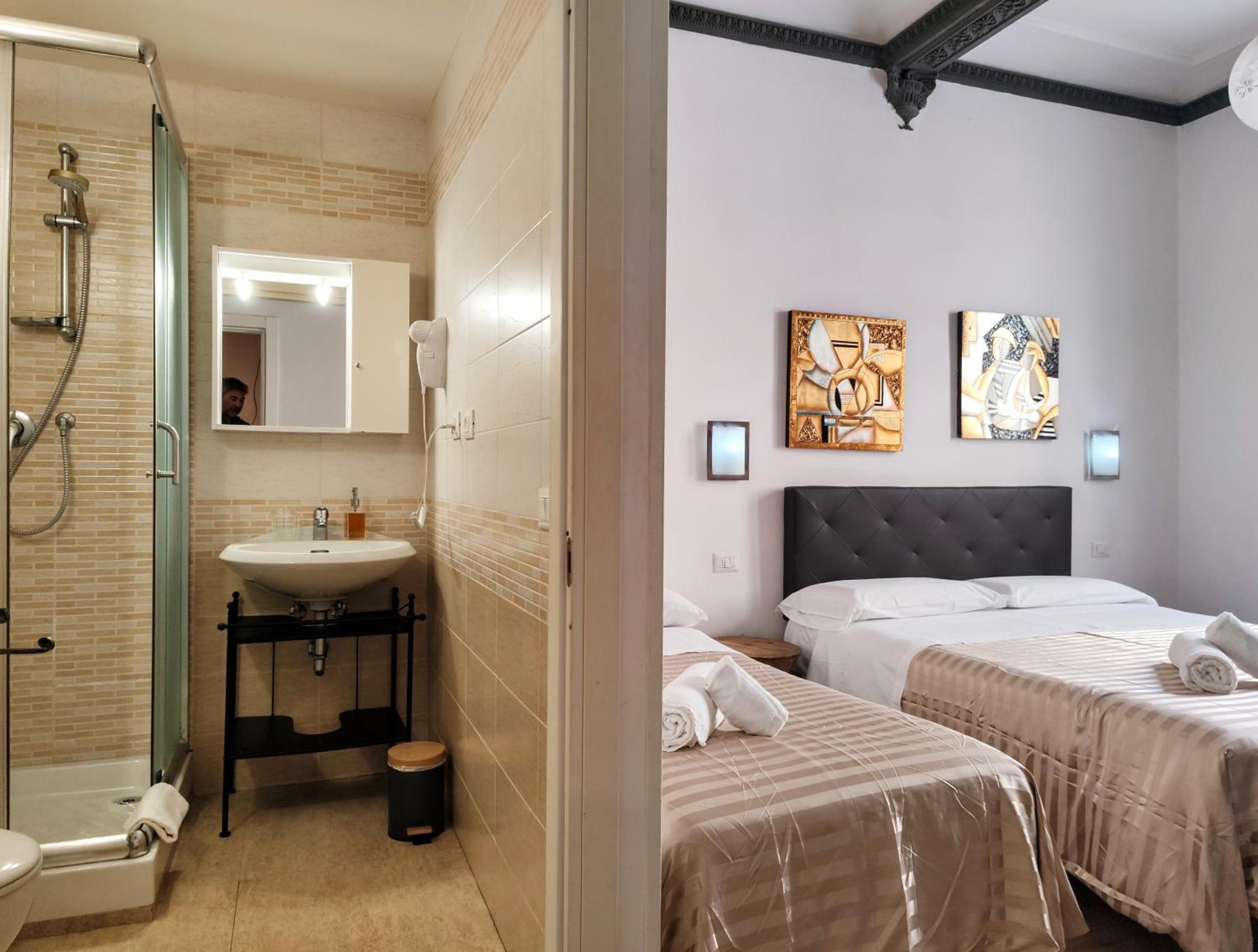Double Room with extra bed with private bathroom photo 3