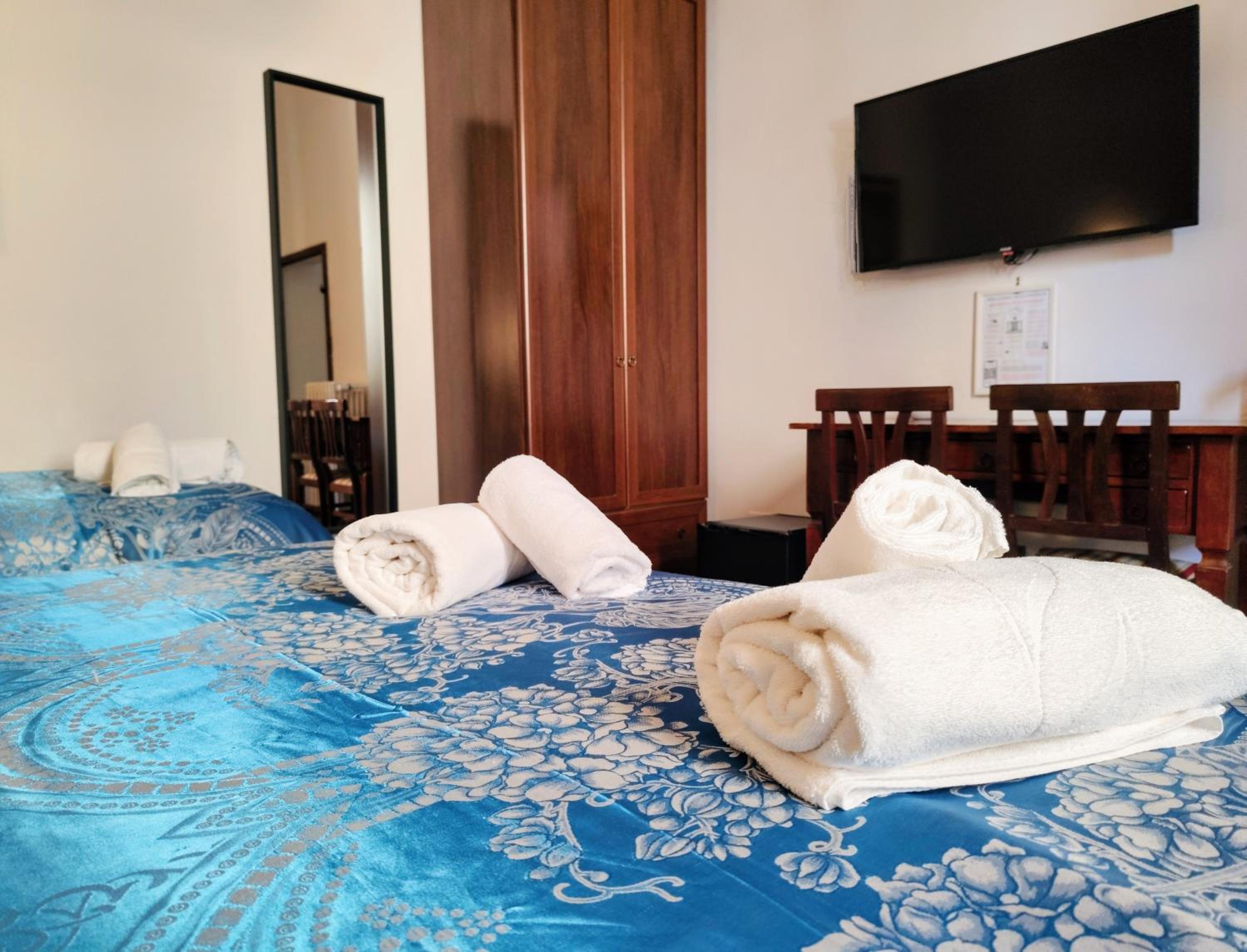 Double Room with Private Bathroom photo 2