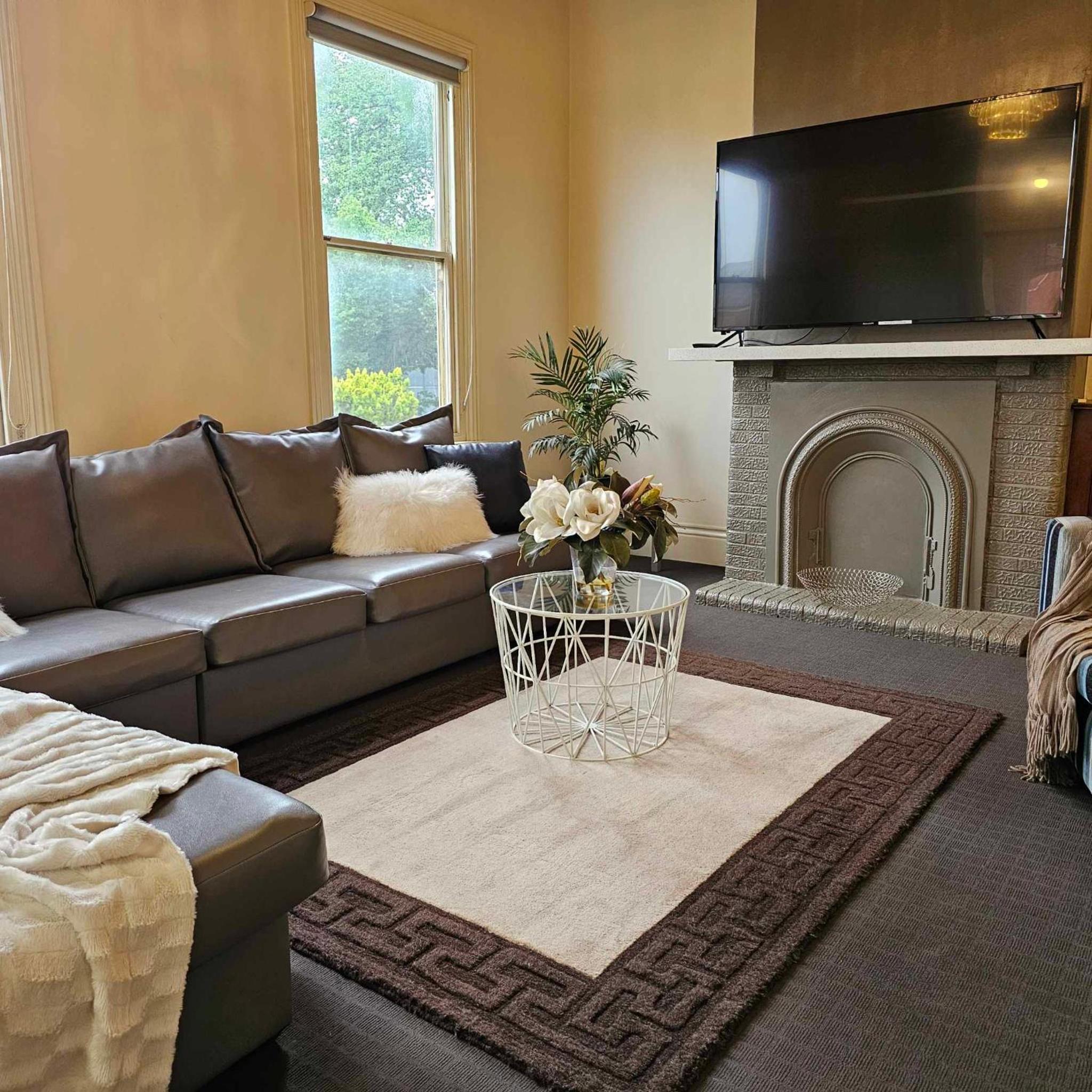 Three-Bedroom House photo 3