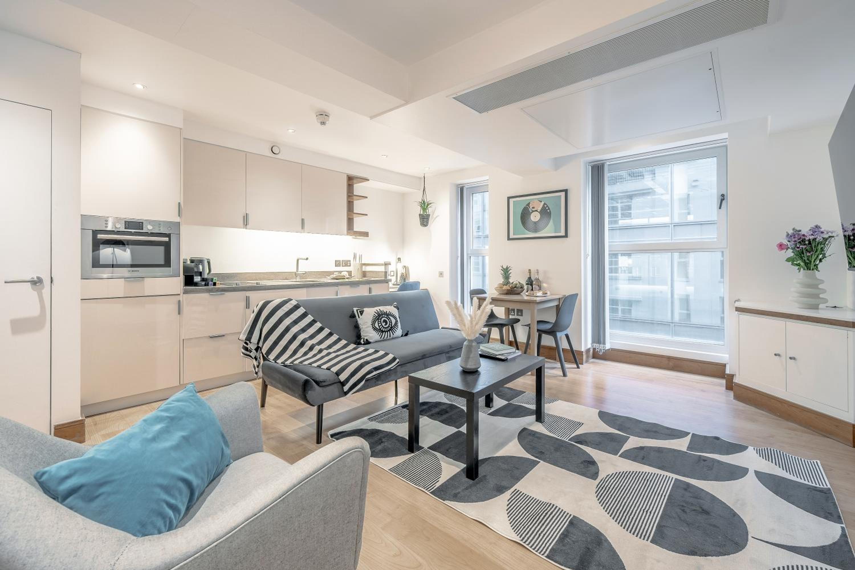 Classic One-Bedroom Apartment photo 1