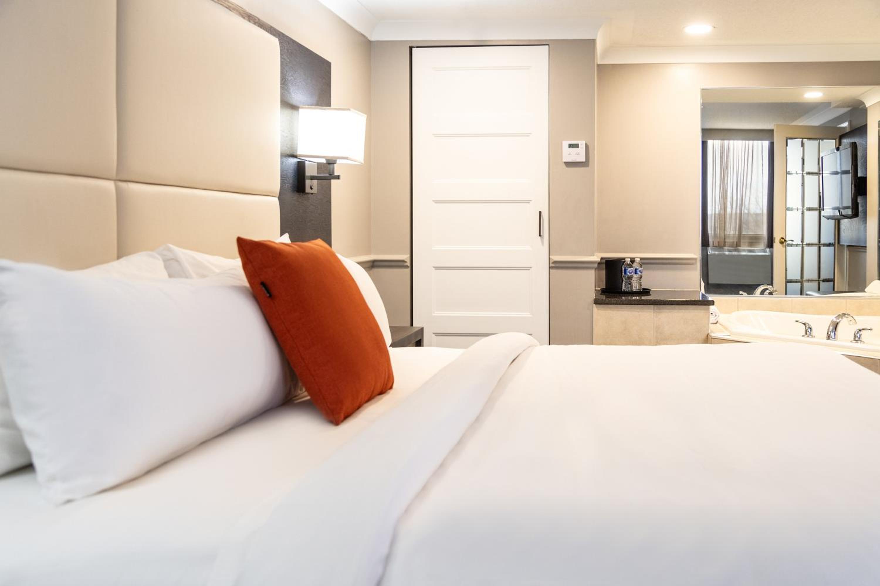 Junior King Suite - Photo 2