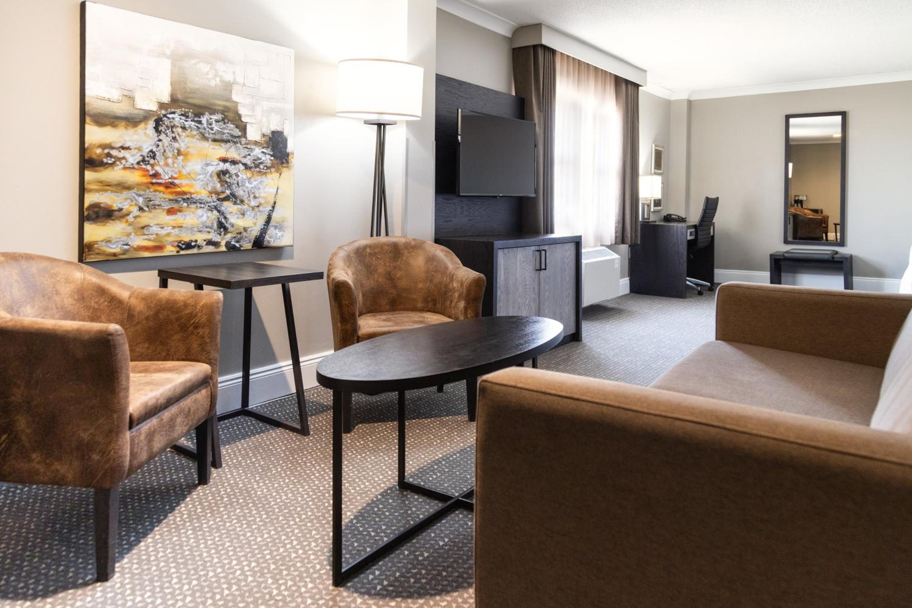 Premium Family Room with Two Queen Beds and River View - Photo 5