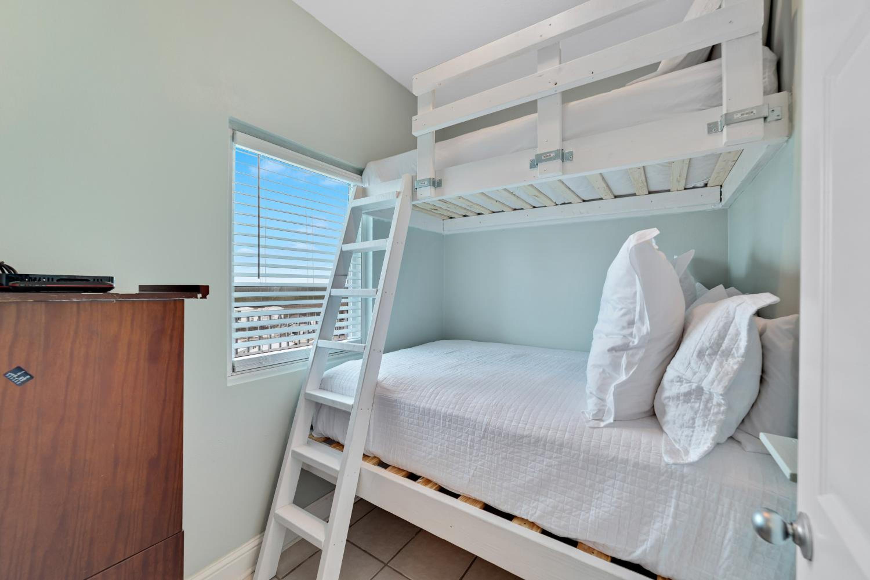 Two-Bedroom Apartment - Oceanfront  photo 1