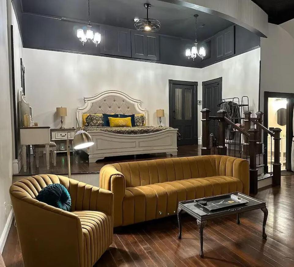 Deluxe King Suite