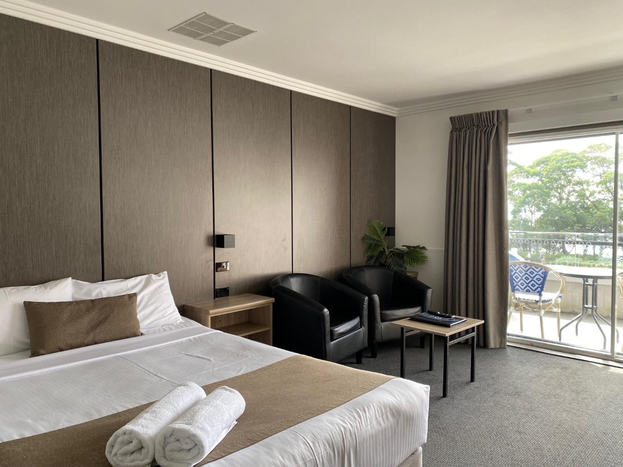 Queen Room with Bay View photo 1