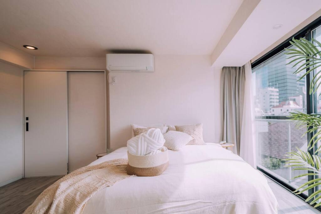 Six-Bedroom House photo 2