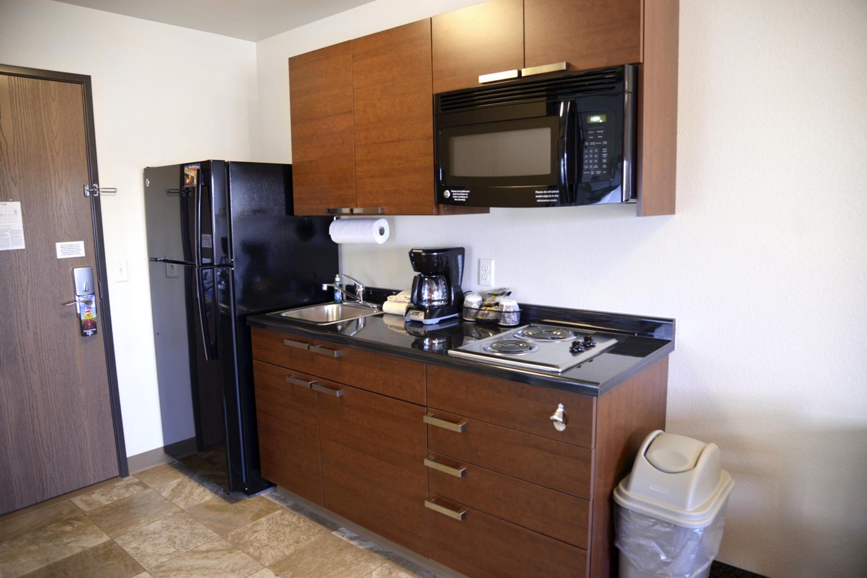 Queen Room with Recliner - Hearing Accessible photo 3
