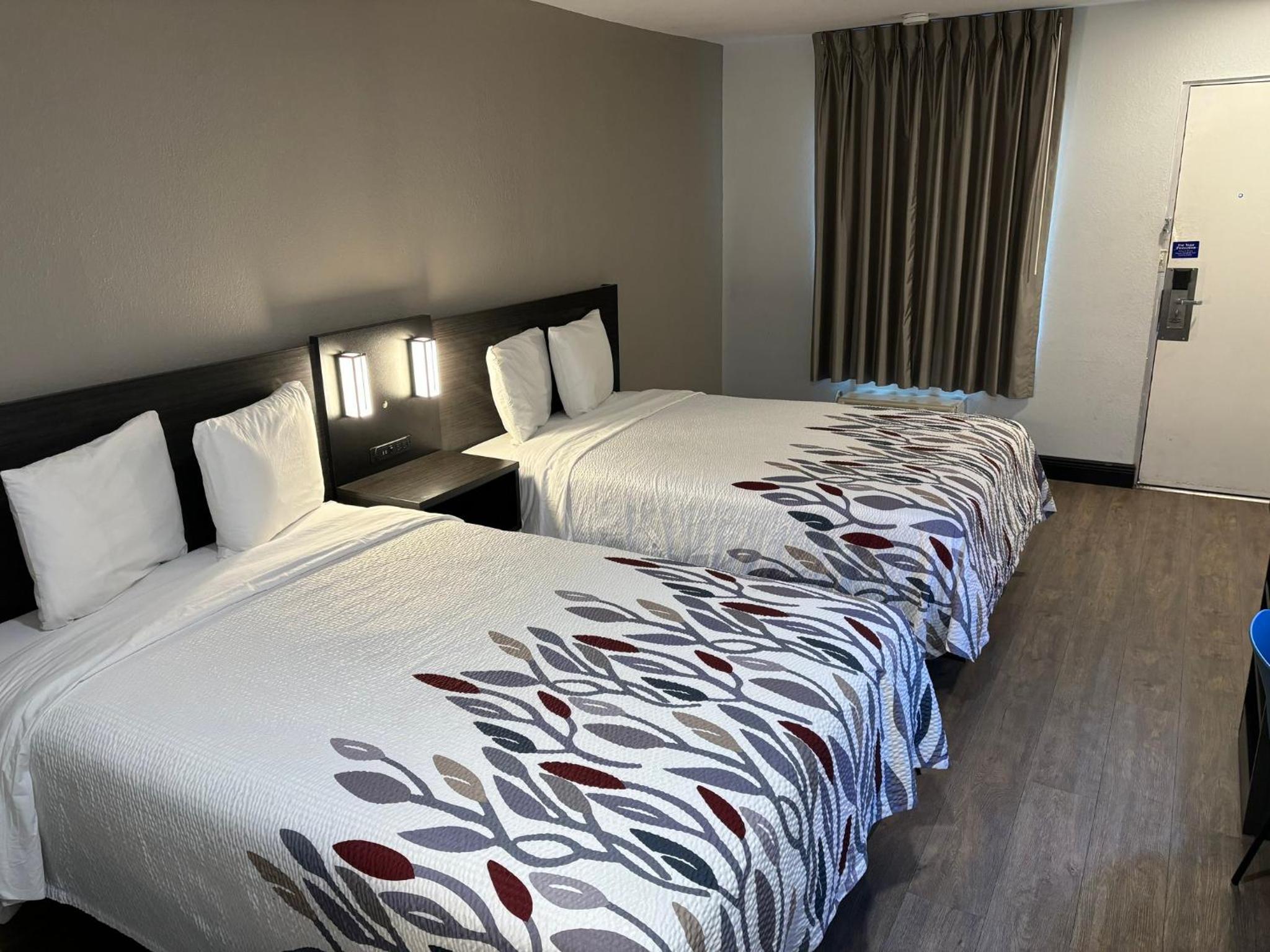 Deluxe Room with Two Double Beds Non-Smoking - Photo 4