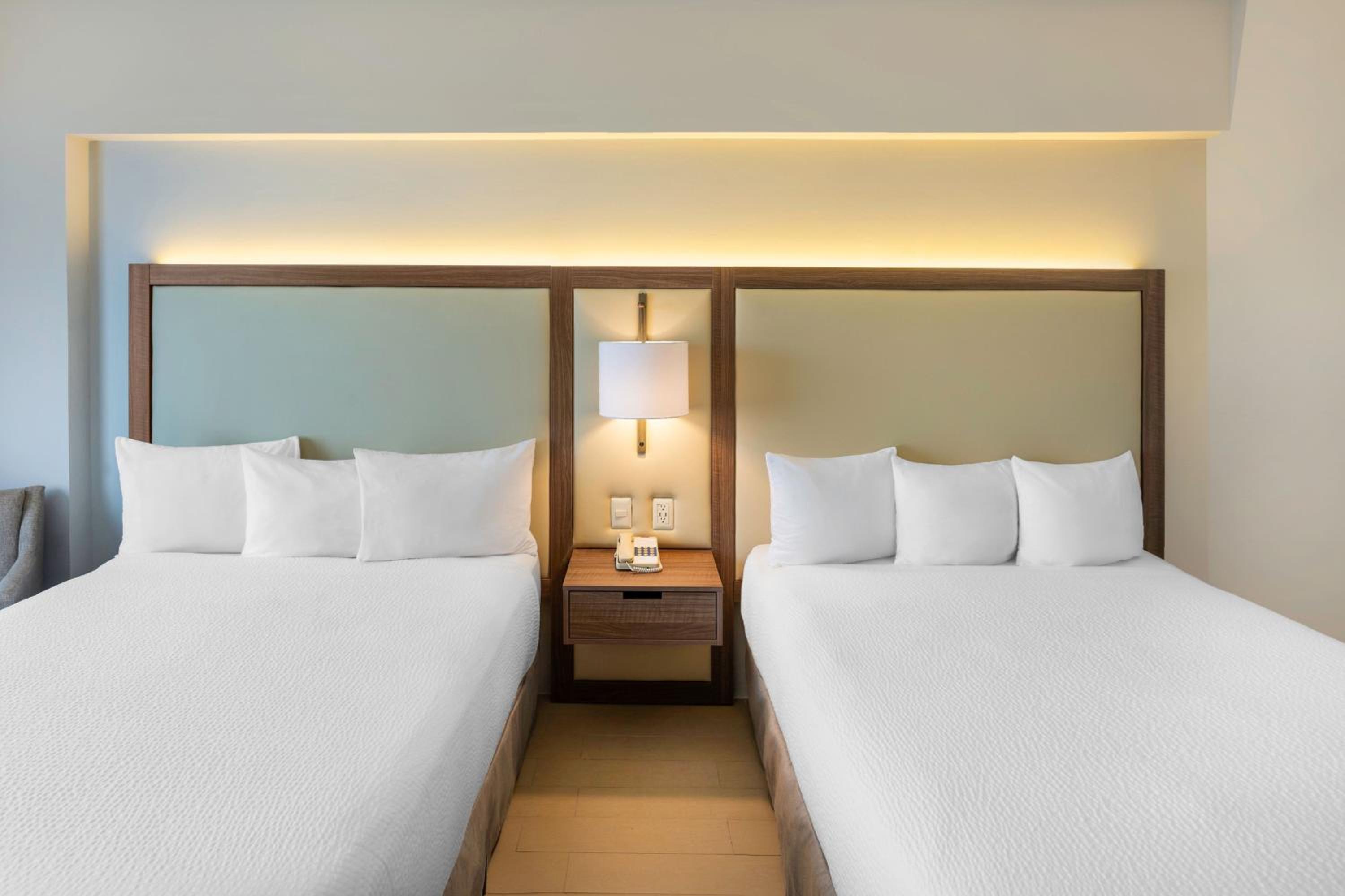 Double Room with Two Double Beds - Photo 2