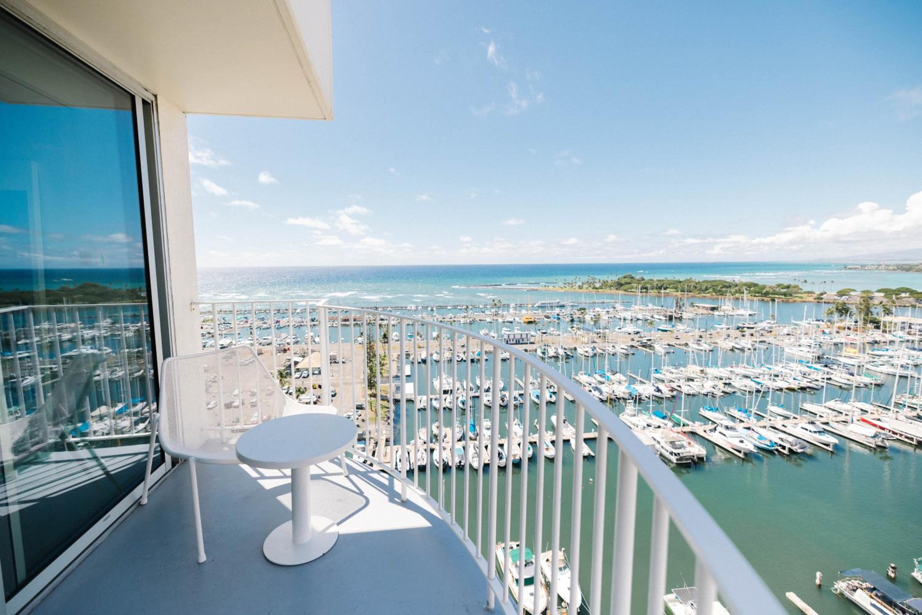 One-Bedroom Premier King Suite with Balcony - Oceanfront - Photo 7