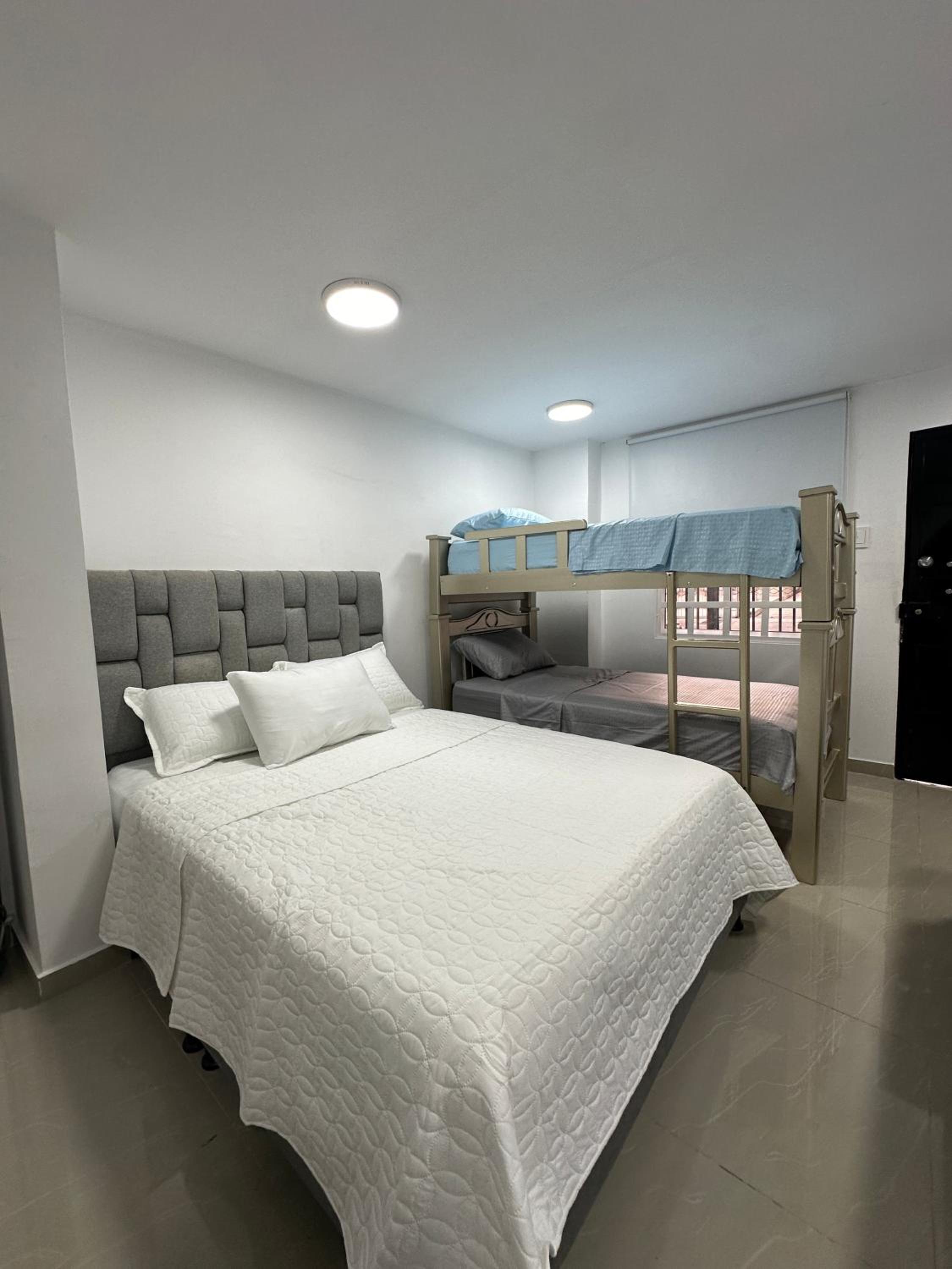 One-Bedroom Apartment photo 1