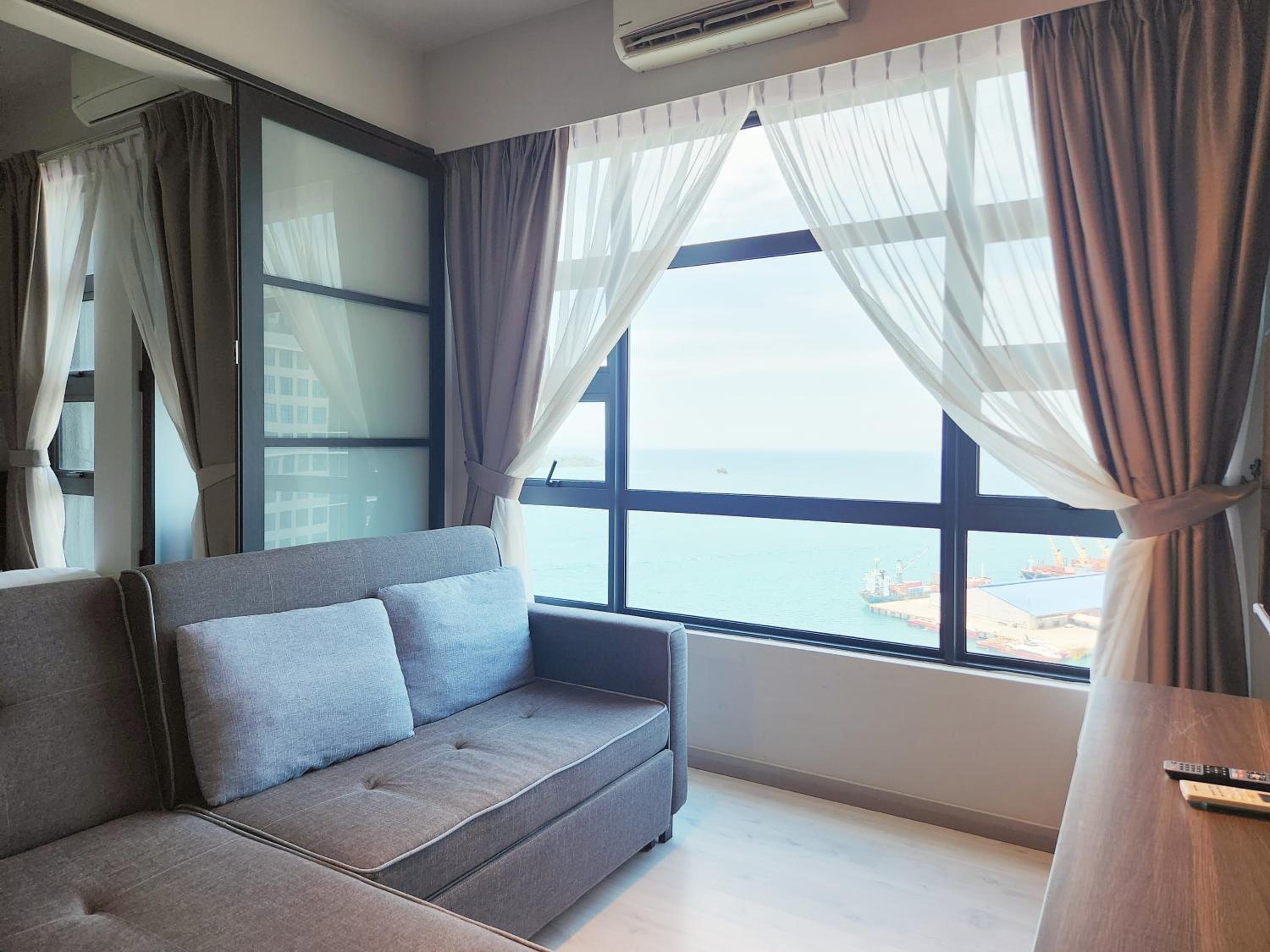 Suite with Pool View - Photo 10