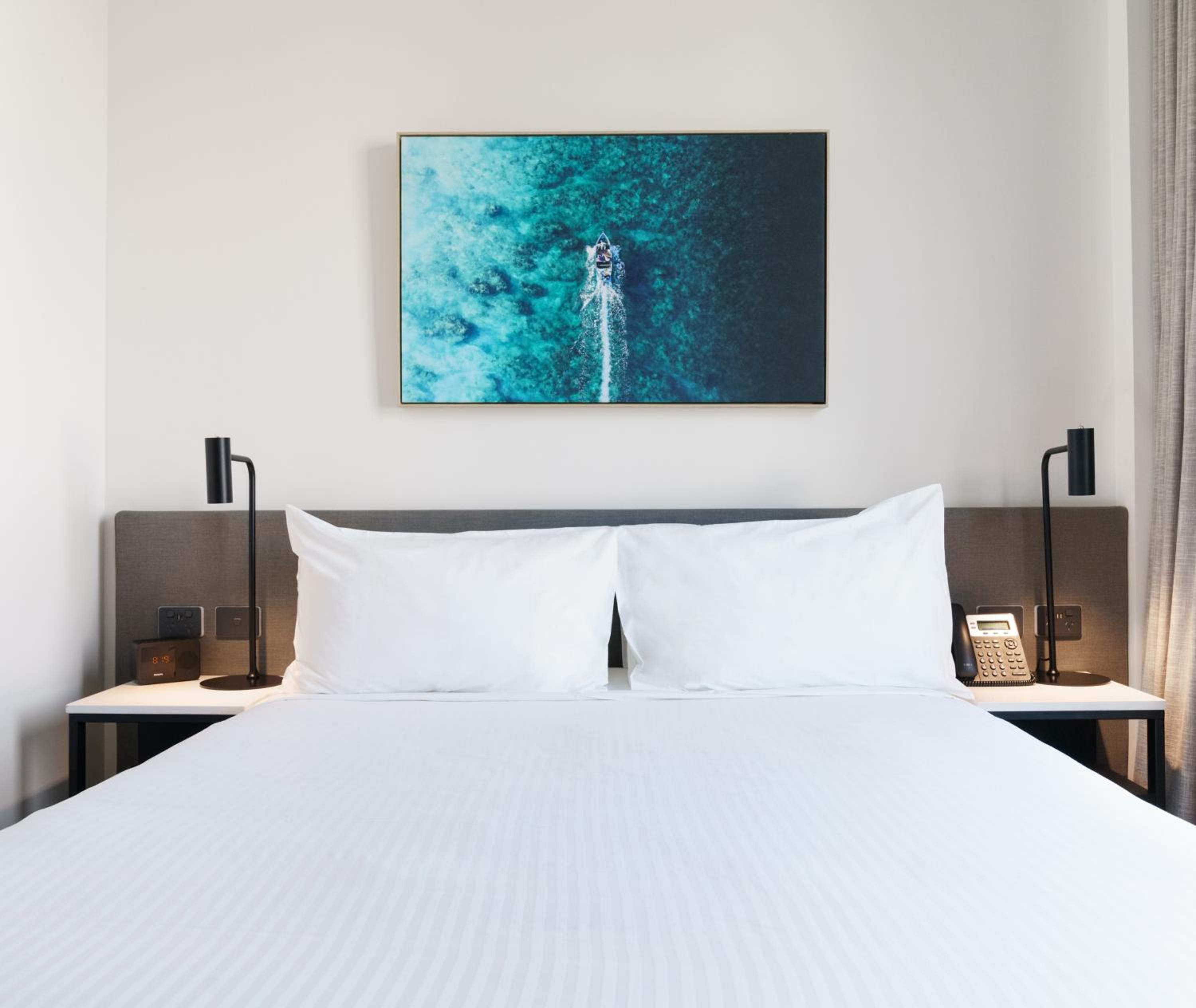 Hotel Room - Photo 1