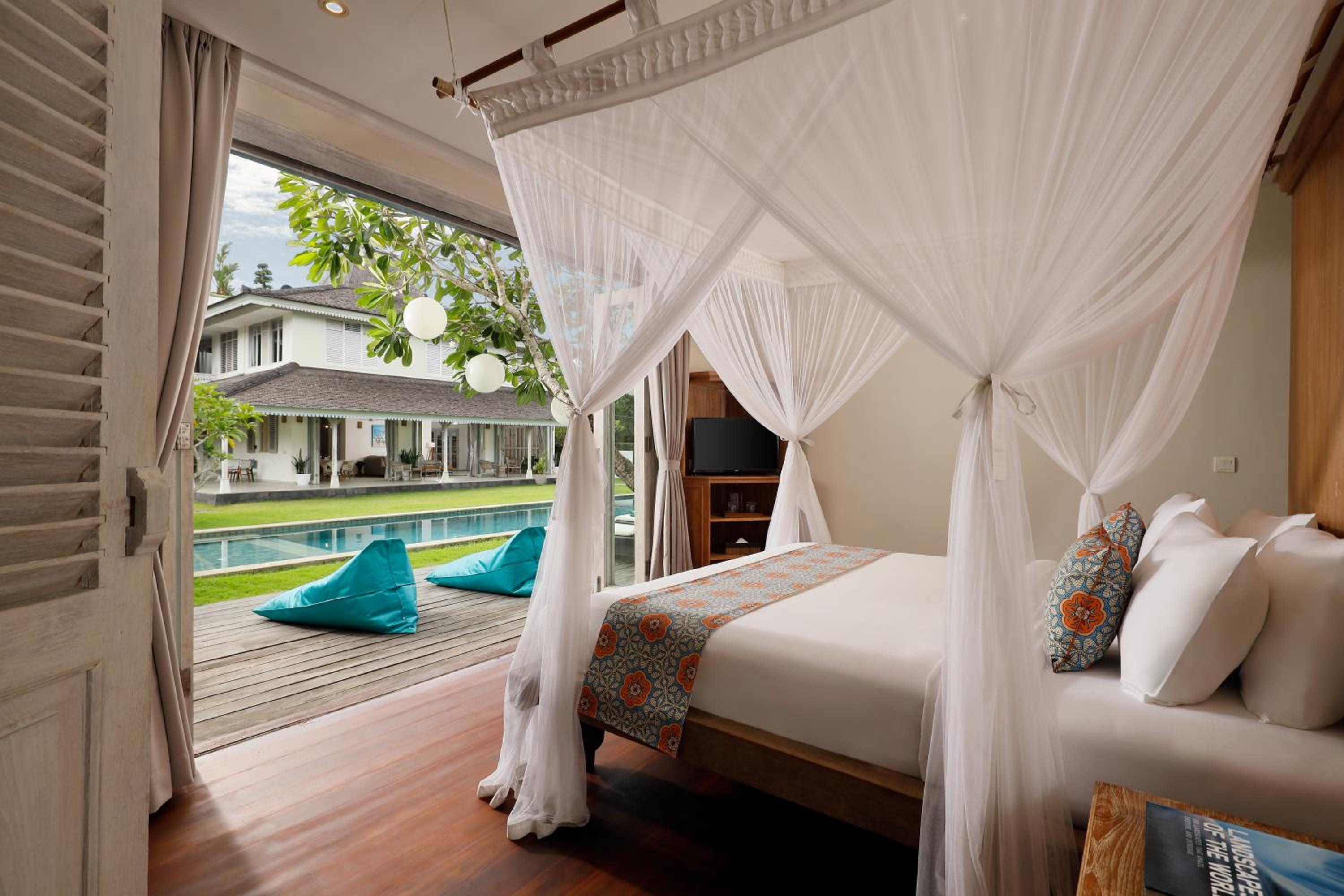 Five-Bedroom Villa with Private Pool photo 1