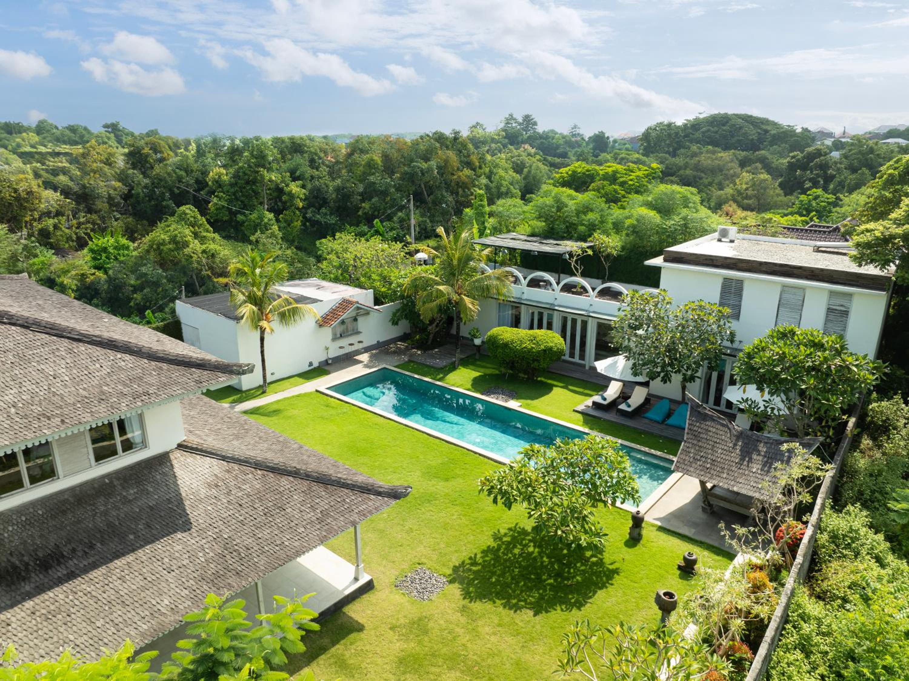 Three-Bedroom Villa photo 1