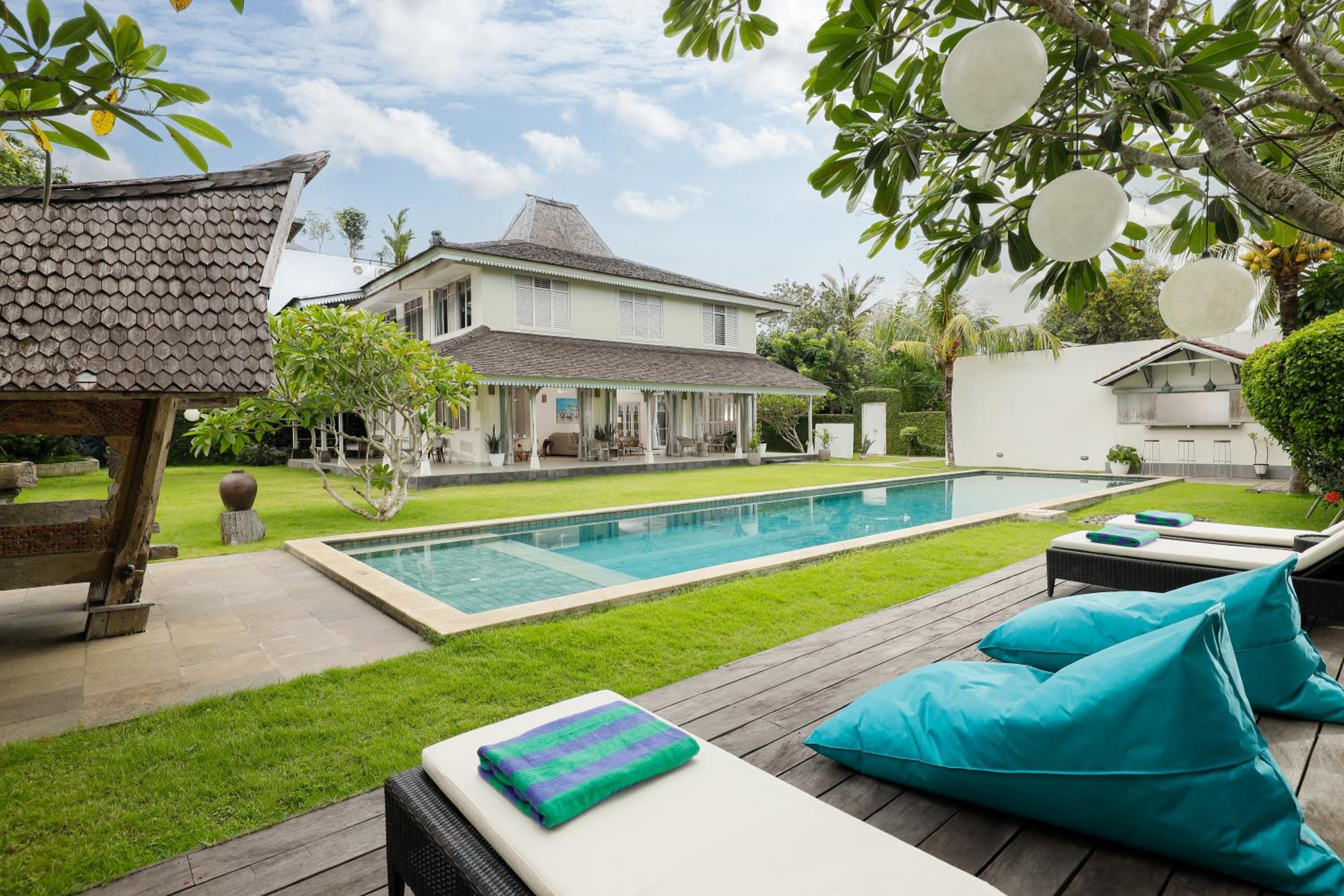 Five-Bedroom Villa with Private Pool photo 2