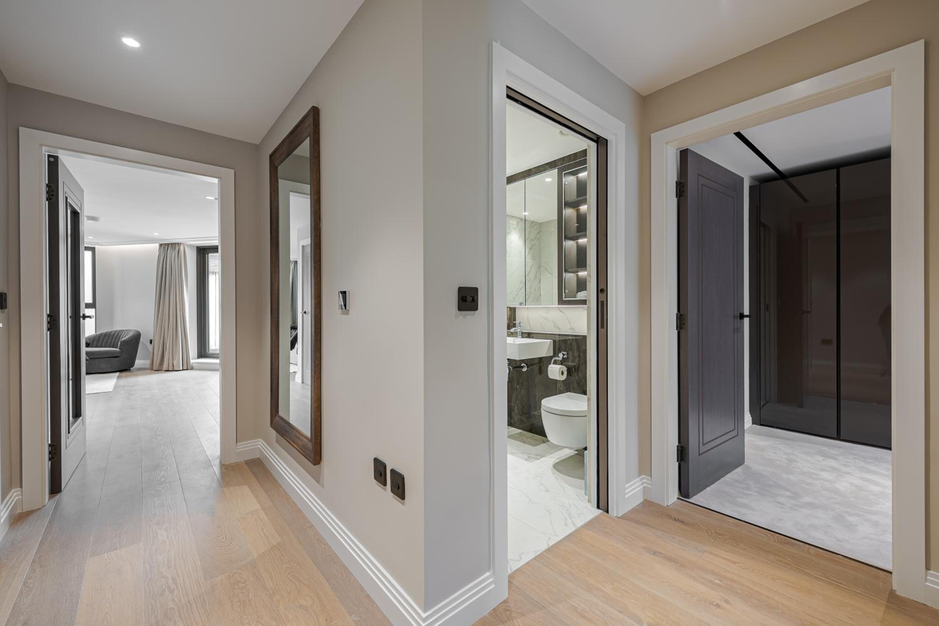 Two-Bedroom Deluxe Apartment with Balcony photo 2