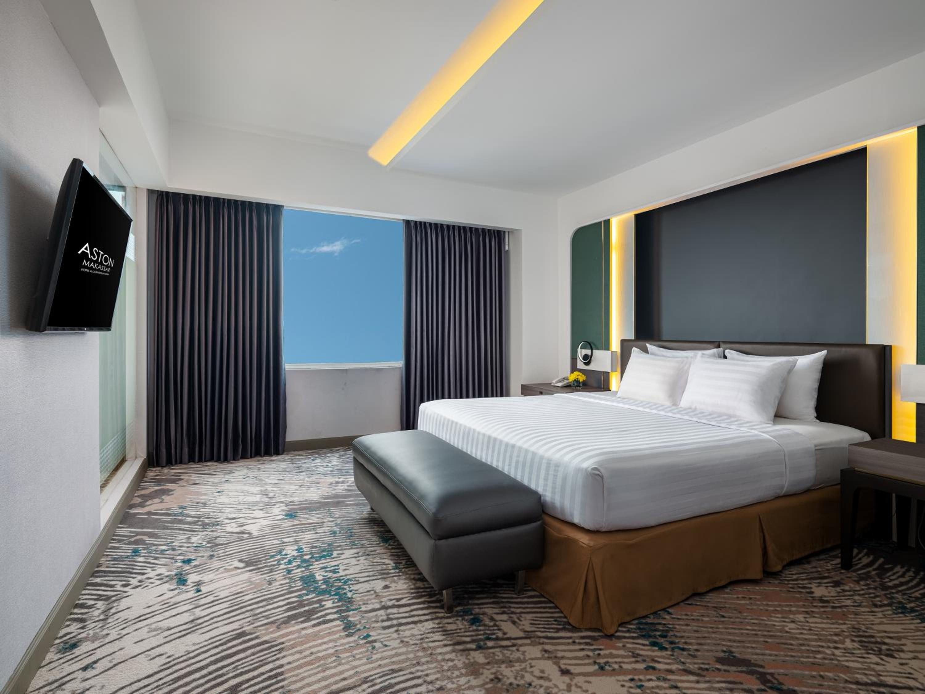 Executive Suite - Photo 2