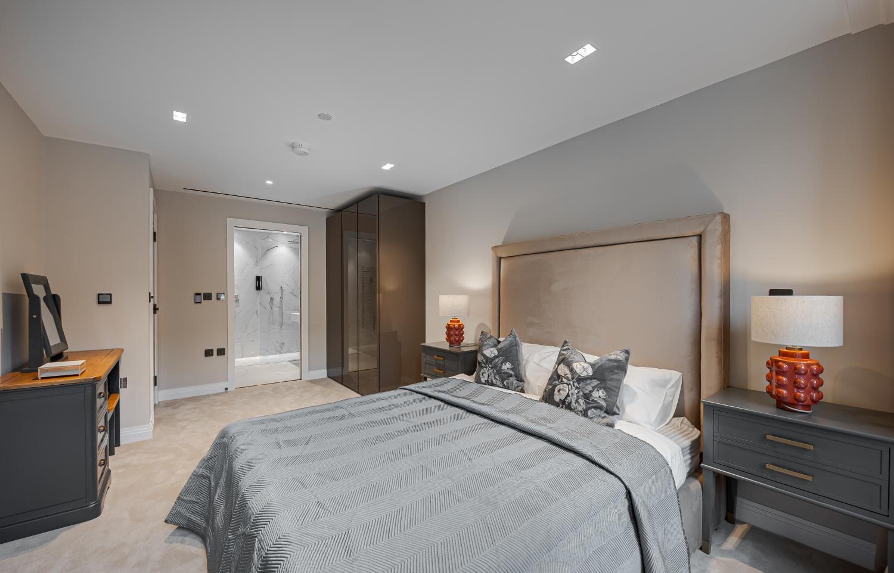 Two-Bedroom Deluxe Apartment with Balcony photo 2