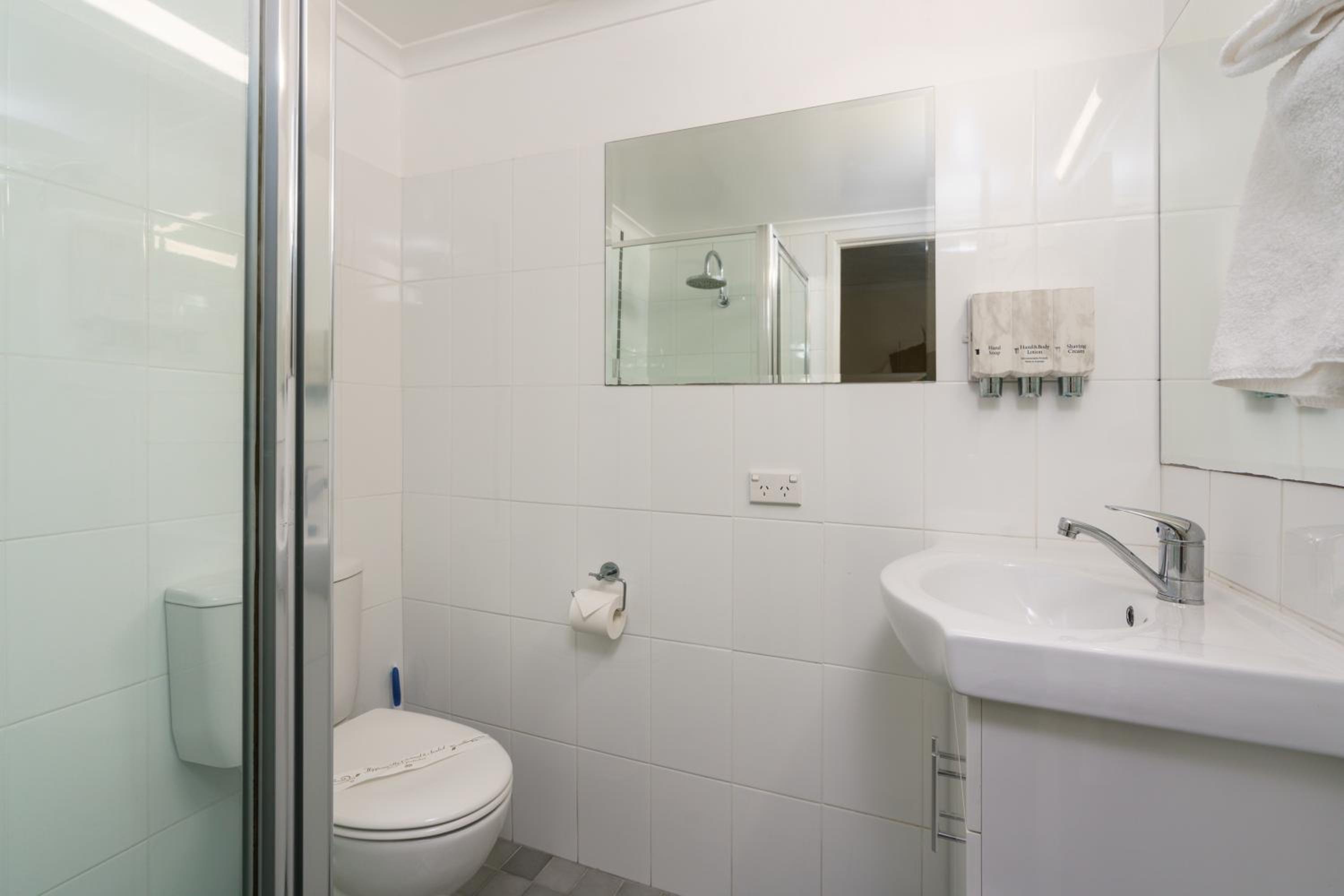 Ground Queen Suite - Photo 4