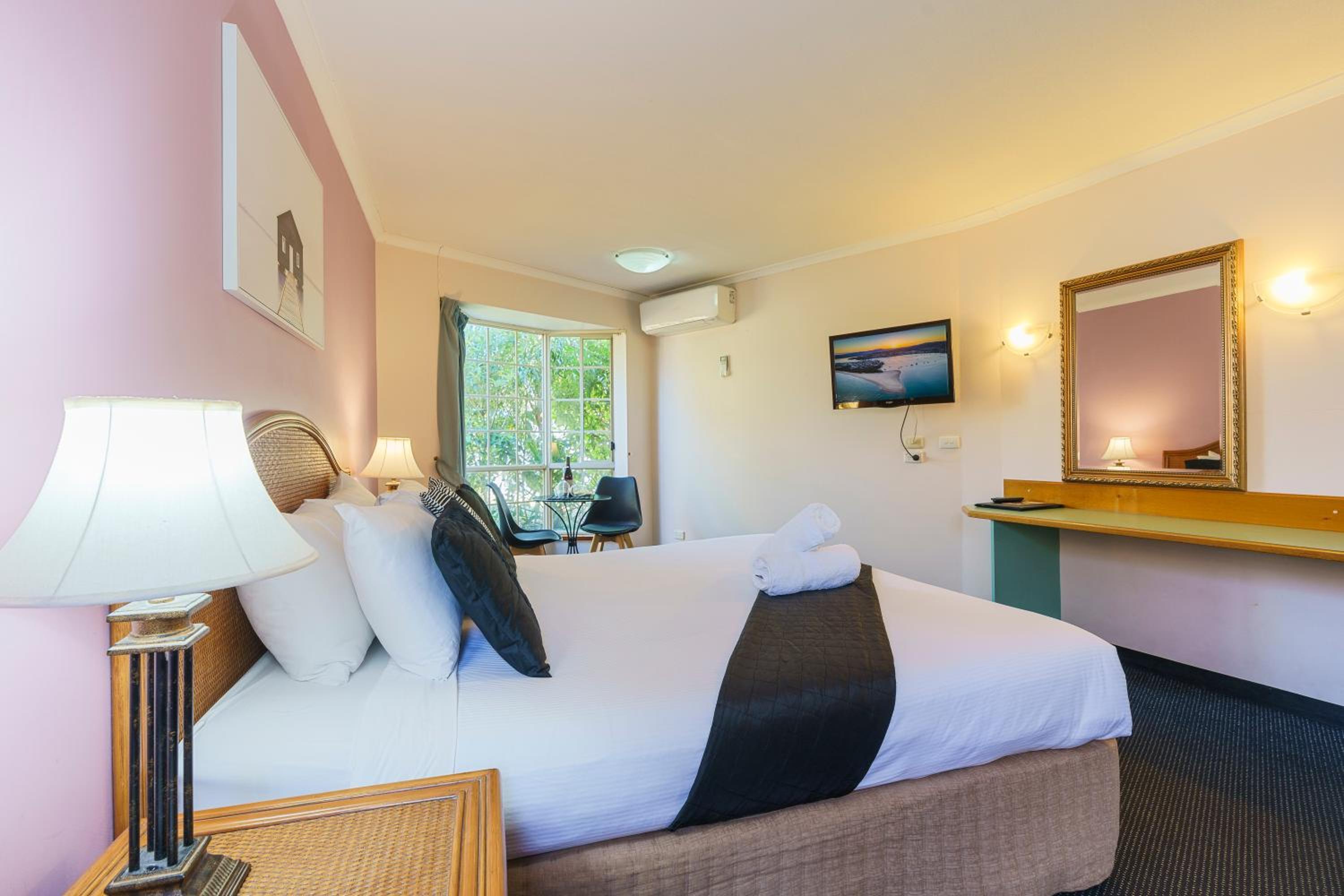Executive Queen Suite with Spa Bath - Photo 1