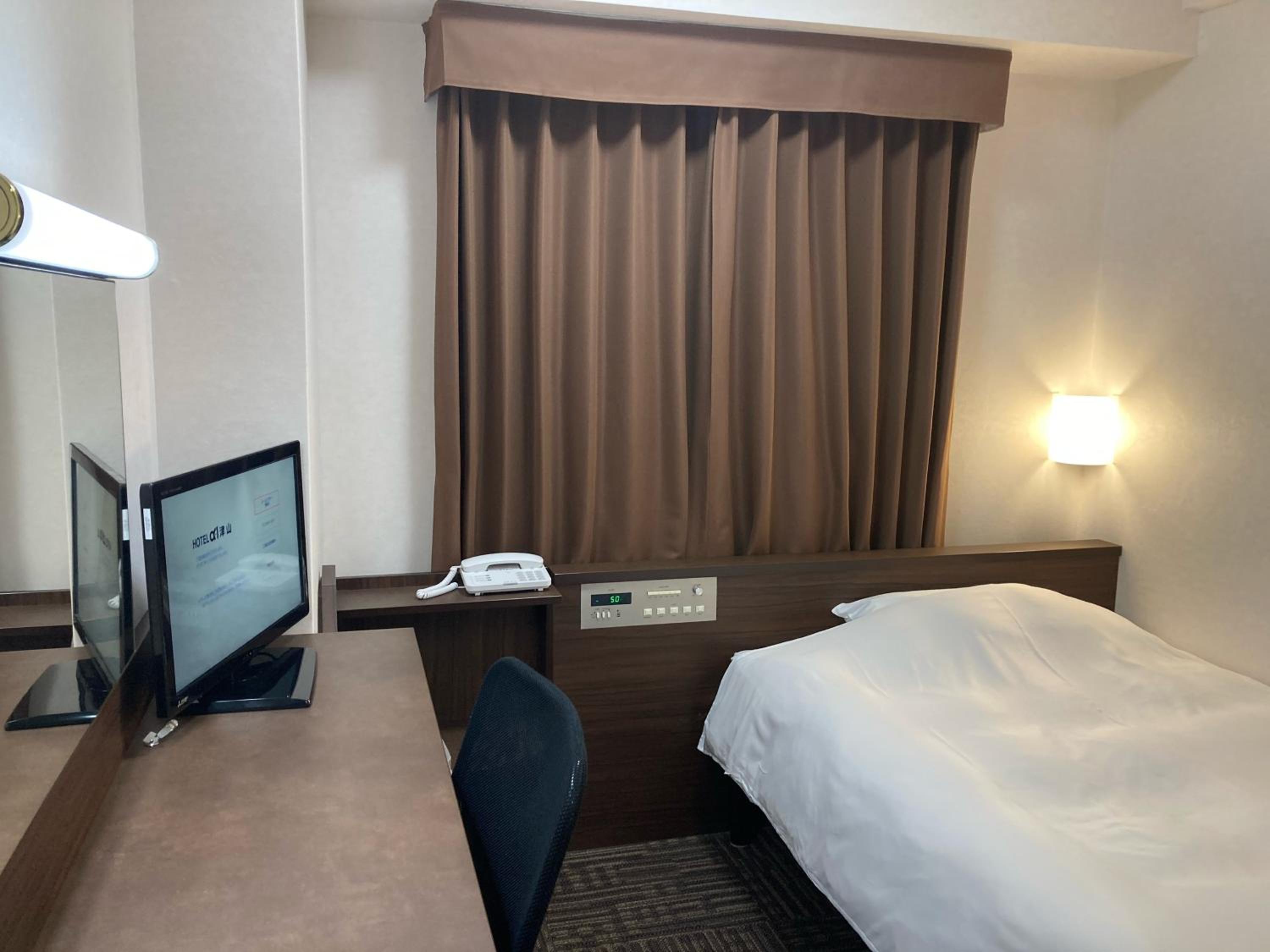 Single Room with Additional Amenities - Non-Smoking photo 1
