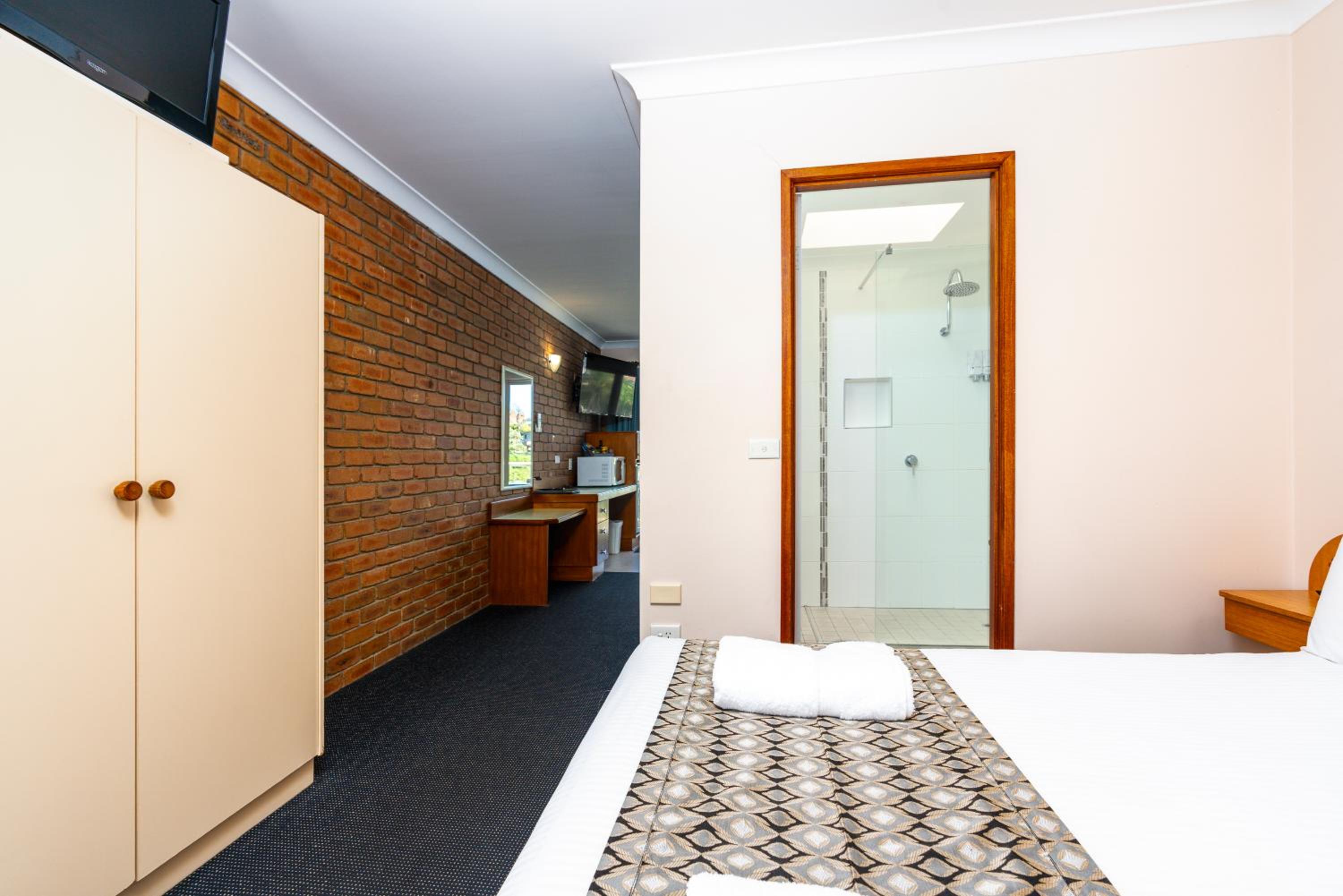 Private Balcony Suite (Upstairs) - Photo 4