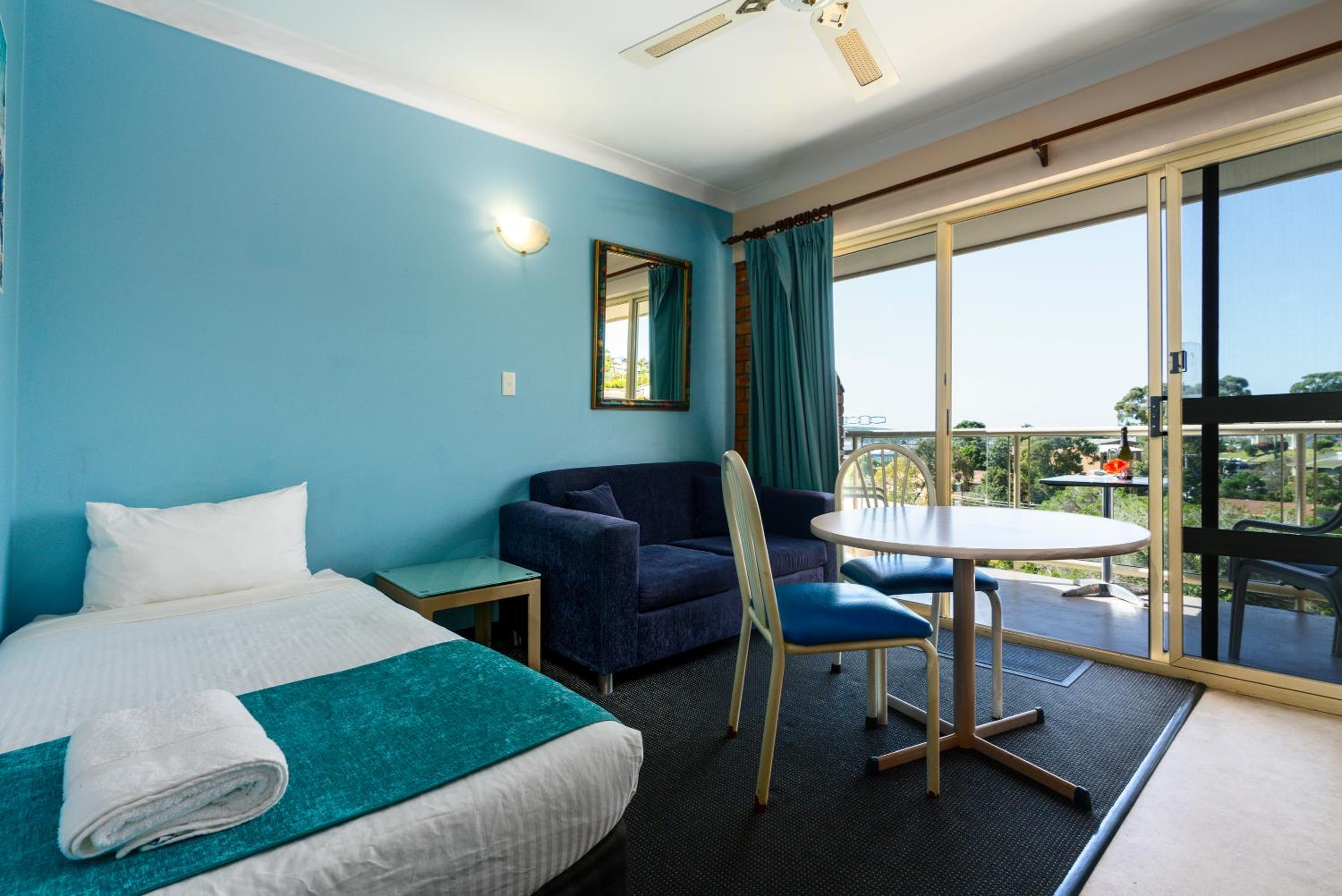 Twin Room - Photo 2