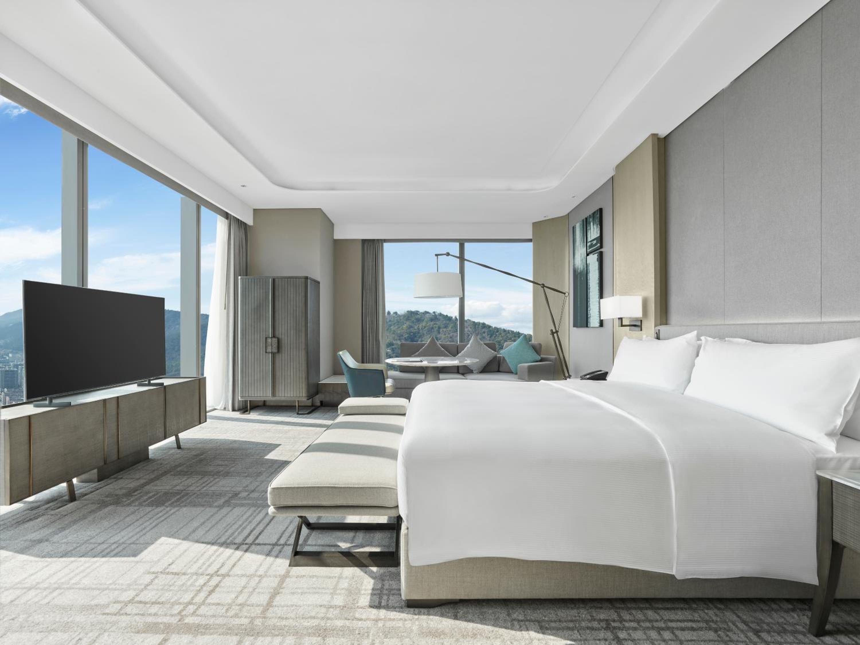 Premium King Room - Photo 2