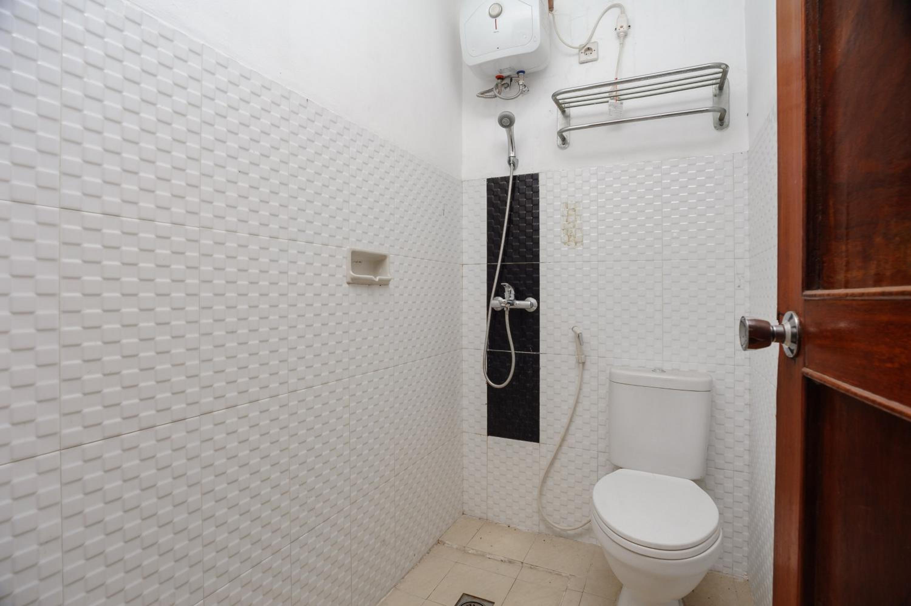 Standard Double Room - Photo 8