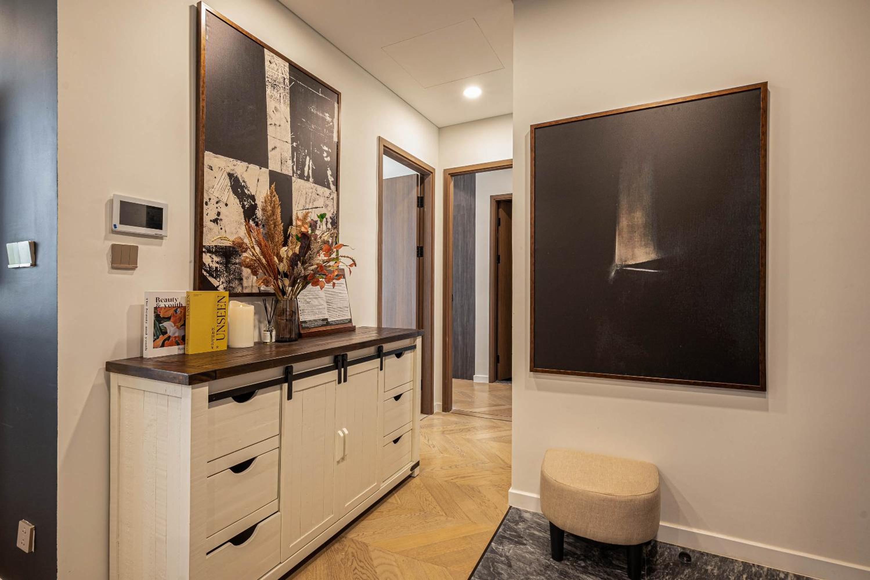 Two-Bedroom Apartment with View photo 2