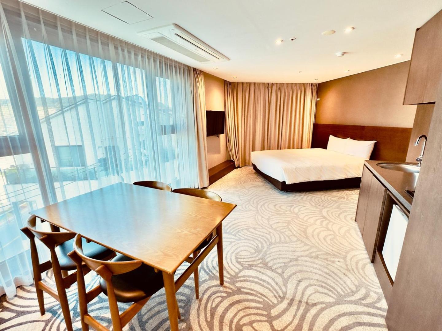 Junior Suite With Side Sea View