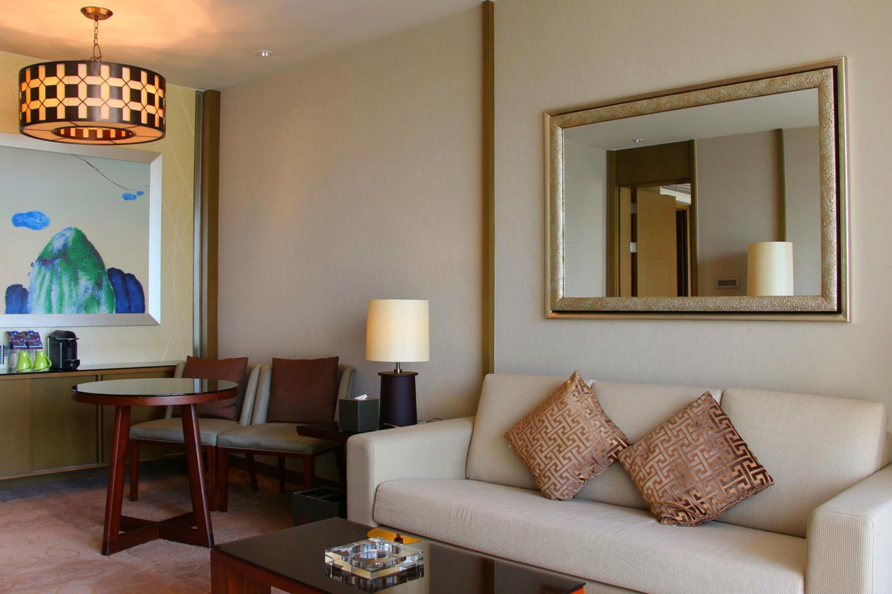 Deluxe Suite photo 3