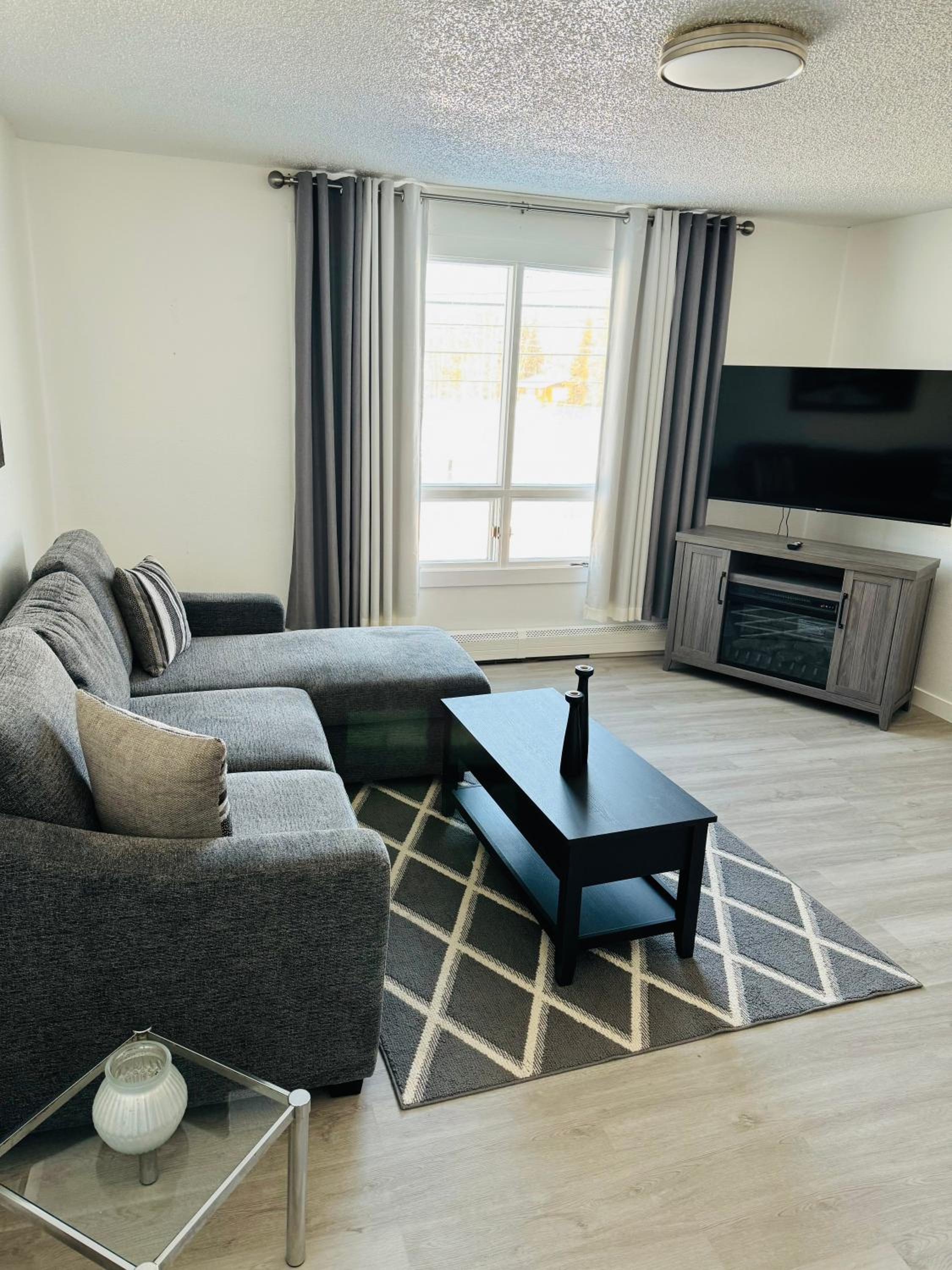 One-Bedroom Apartment photo 1