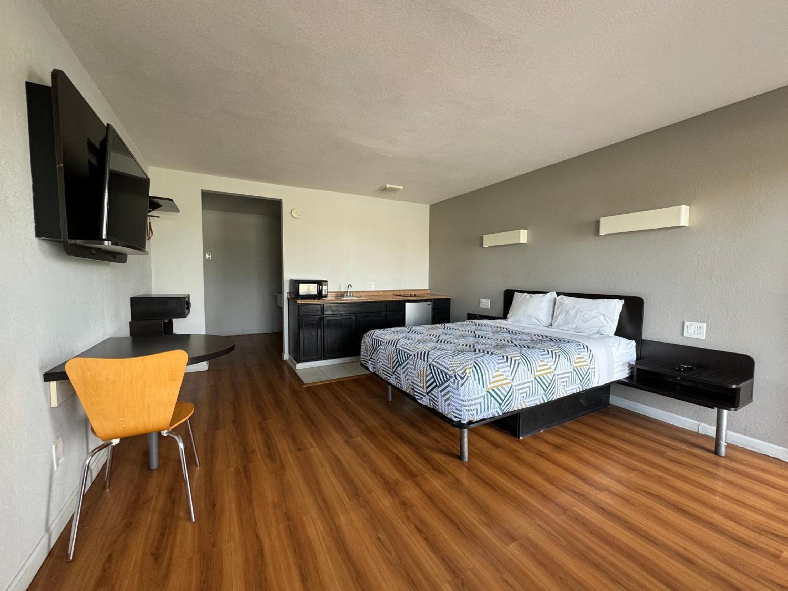 Deluxe Queen Room - Photo 2