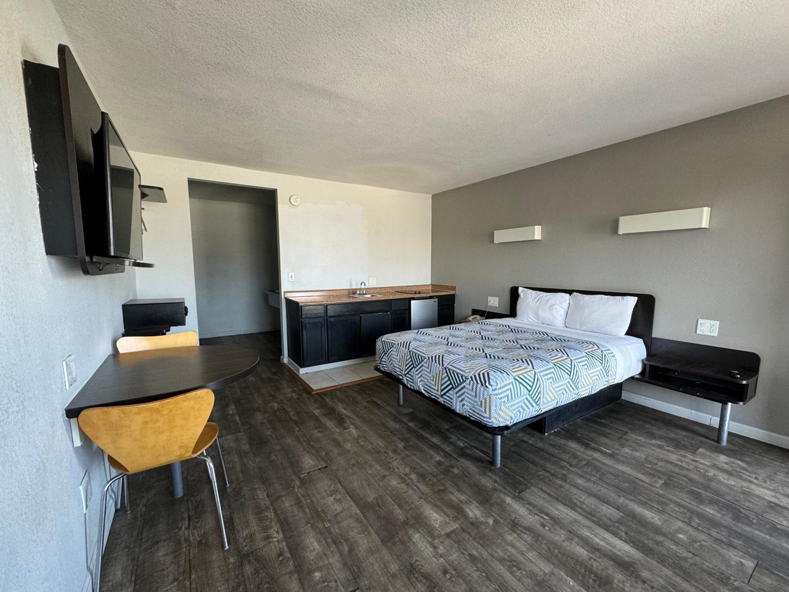 Deluxe Queen Room - Photo 4