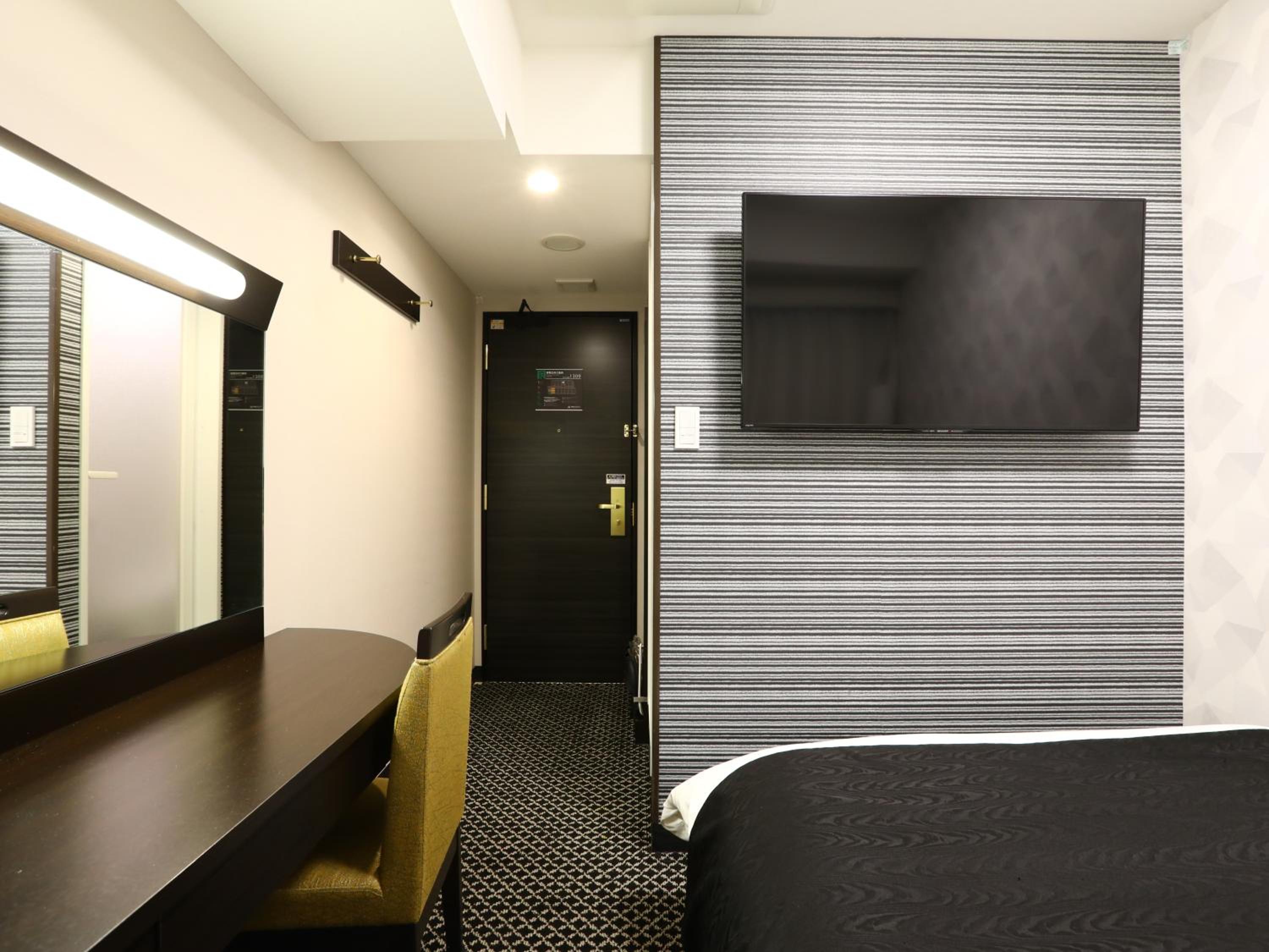 Single Room with Breakfast - Smoking