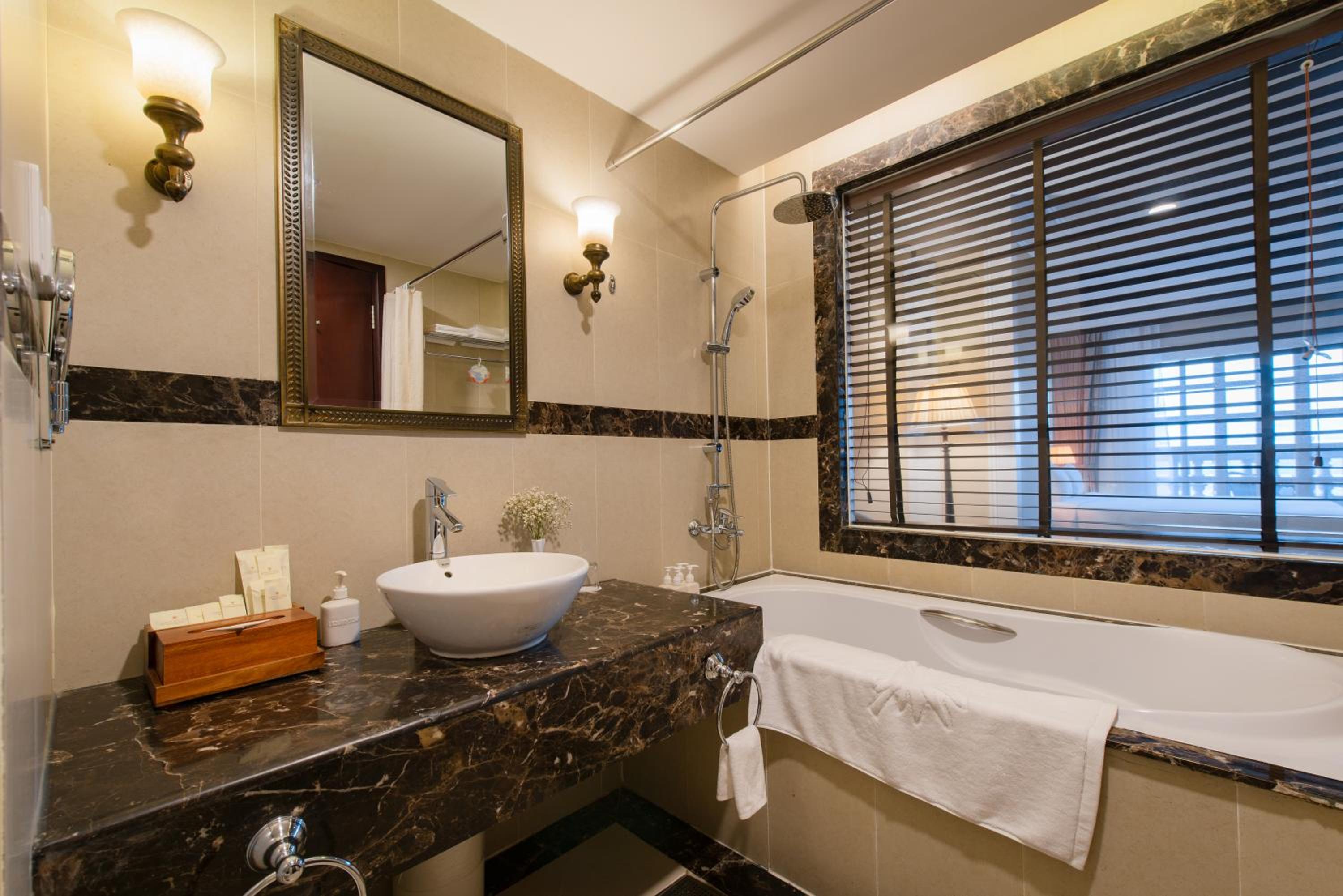 Deluxe Ocean Twin with Balcony - Photo 7