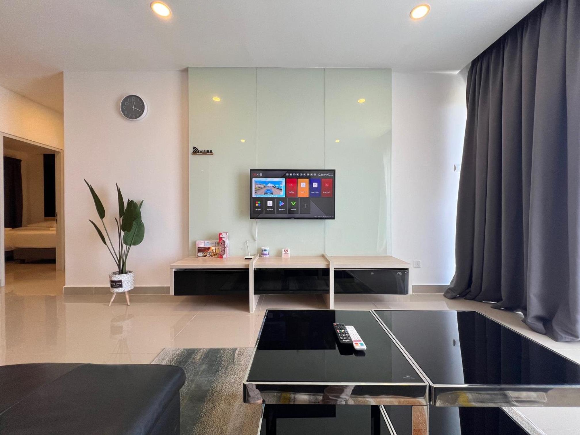 Standard Family Room - Photo 9